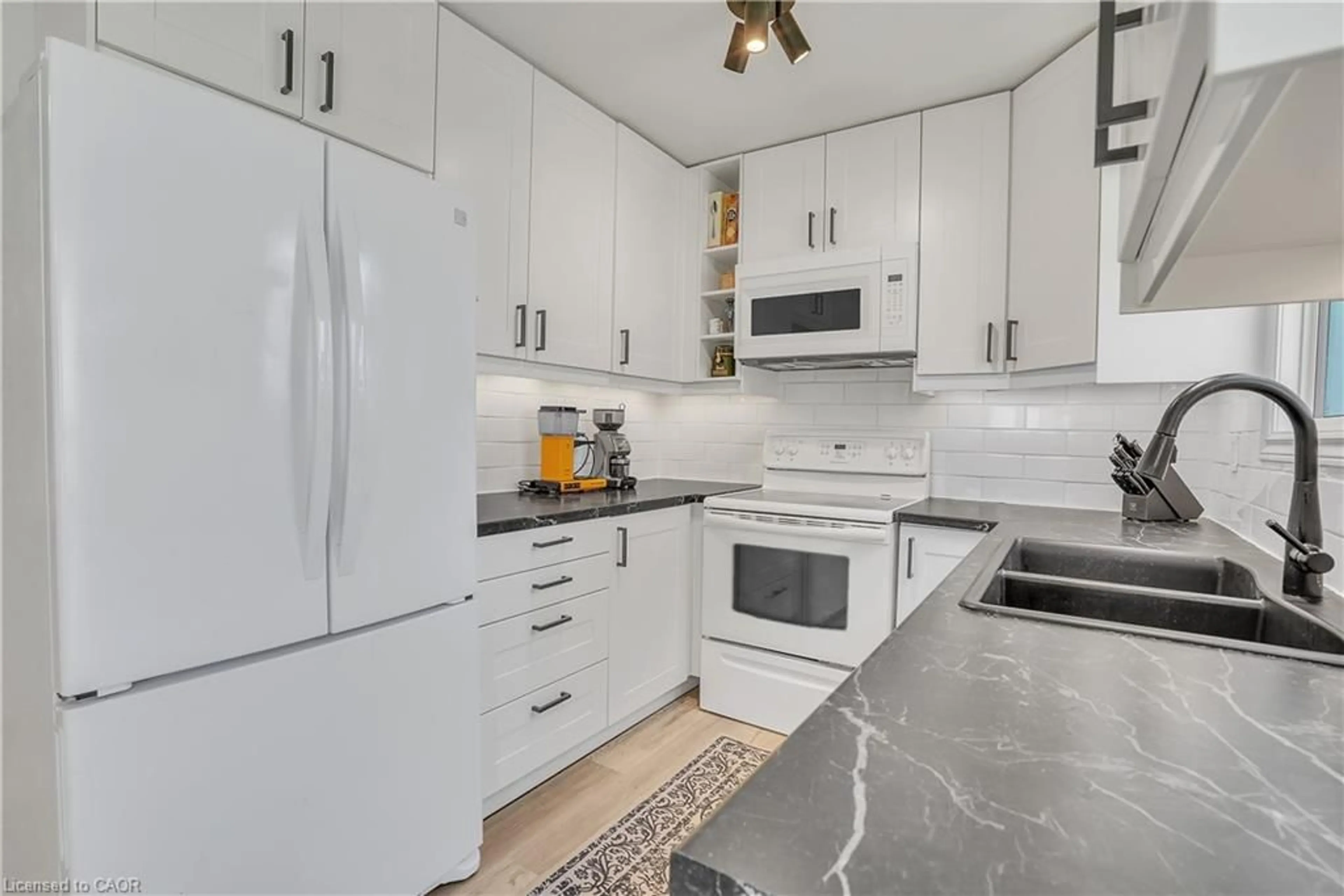 Standard kitchen, ceramic/tile floor for 52 Patton Rd, Barrie Ontario L4N 6V4