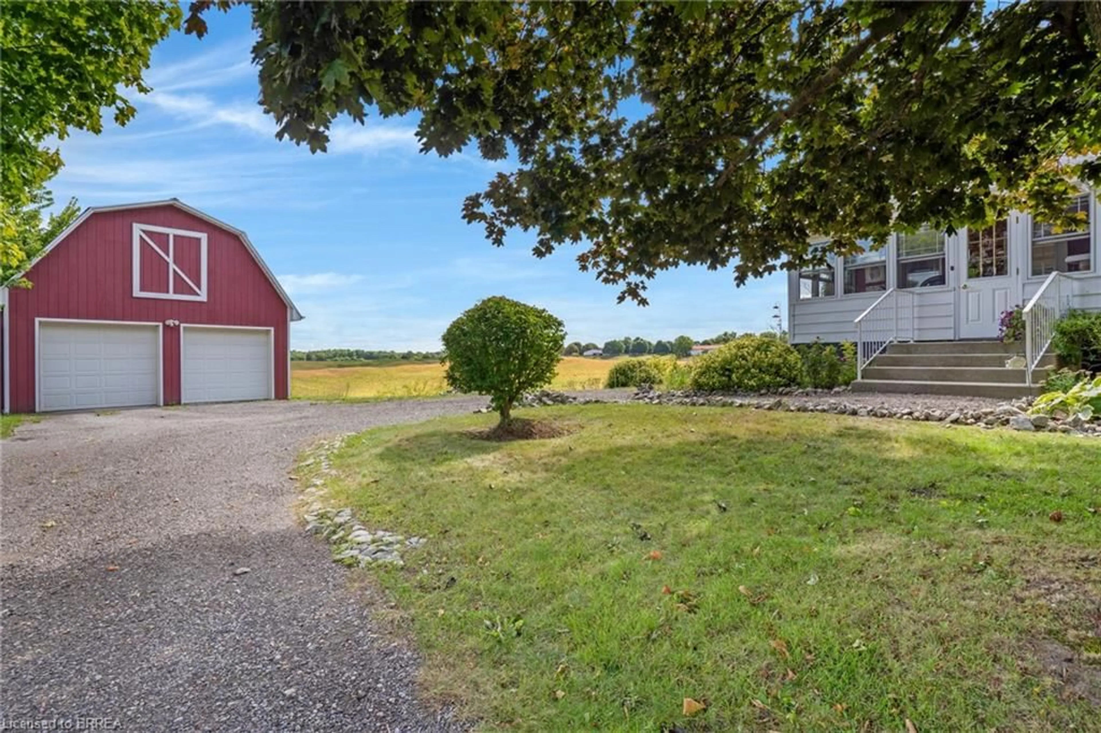 A pic from outside/outdoor area/front of a property/back of a property/a pic from drone, water/lake/river/ocean view for 484 Mount Pleasant Rd, Brantford Ontario N3T 5L5