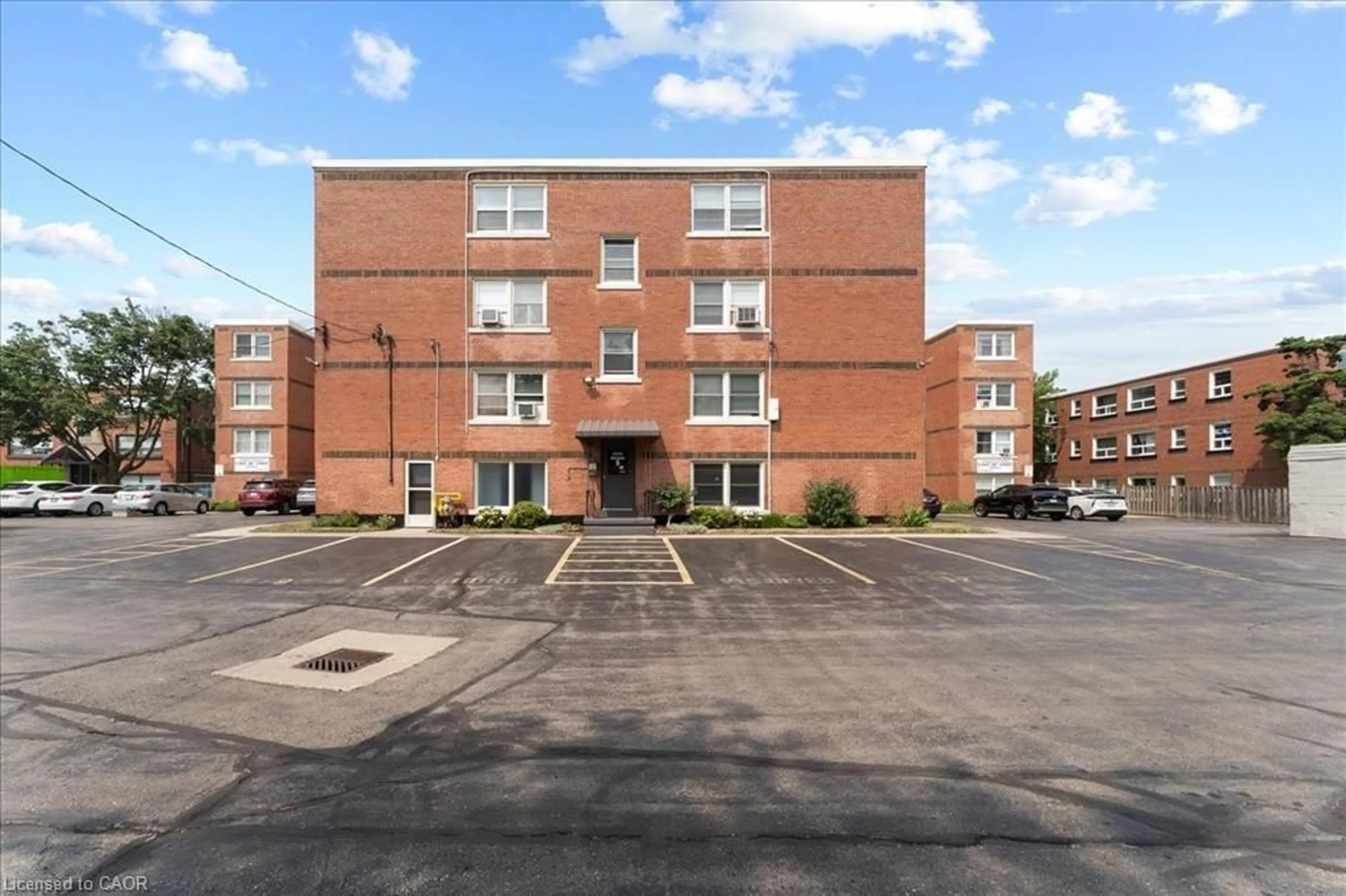 Patio, building for 5 East 36th St #412B, Hamilton Ontario L8V 3Y6