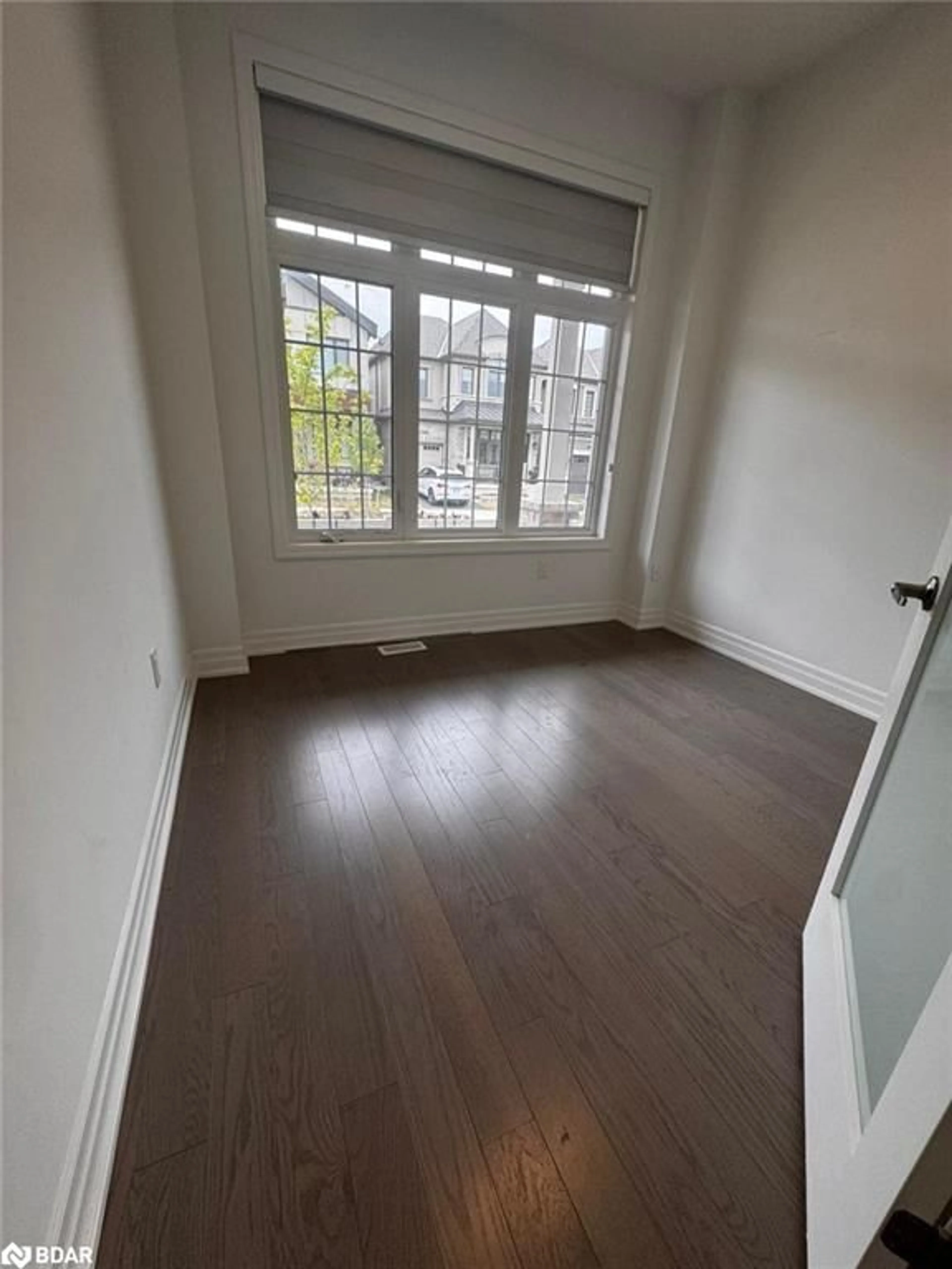 A pic of a room for 3150 Moss Gdns, Oakville Ontario L6M 5N7