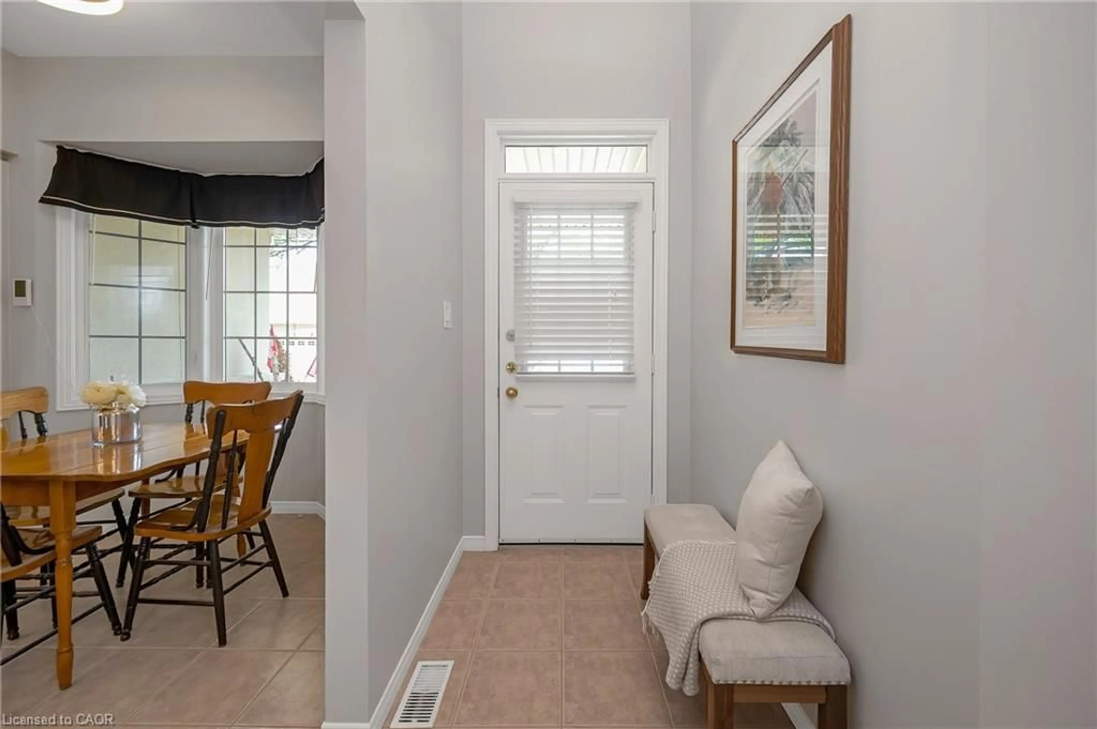 Indoor entryway for 212 Stonehenge Dr #18, Ancaster Ontario L9K 1N5