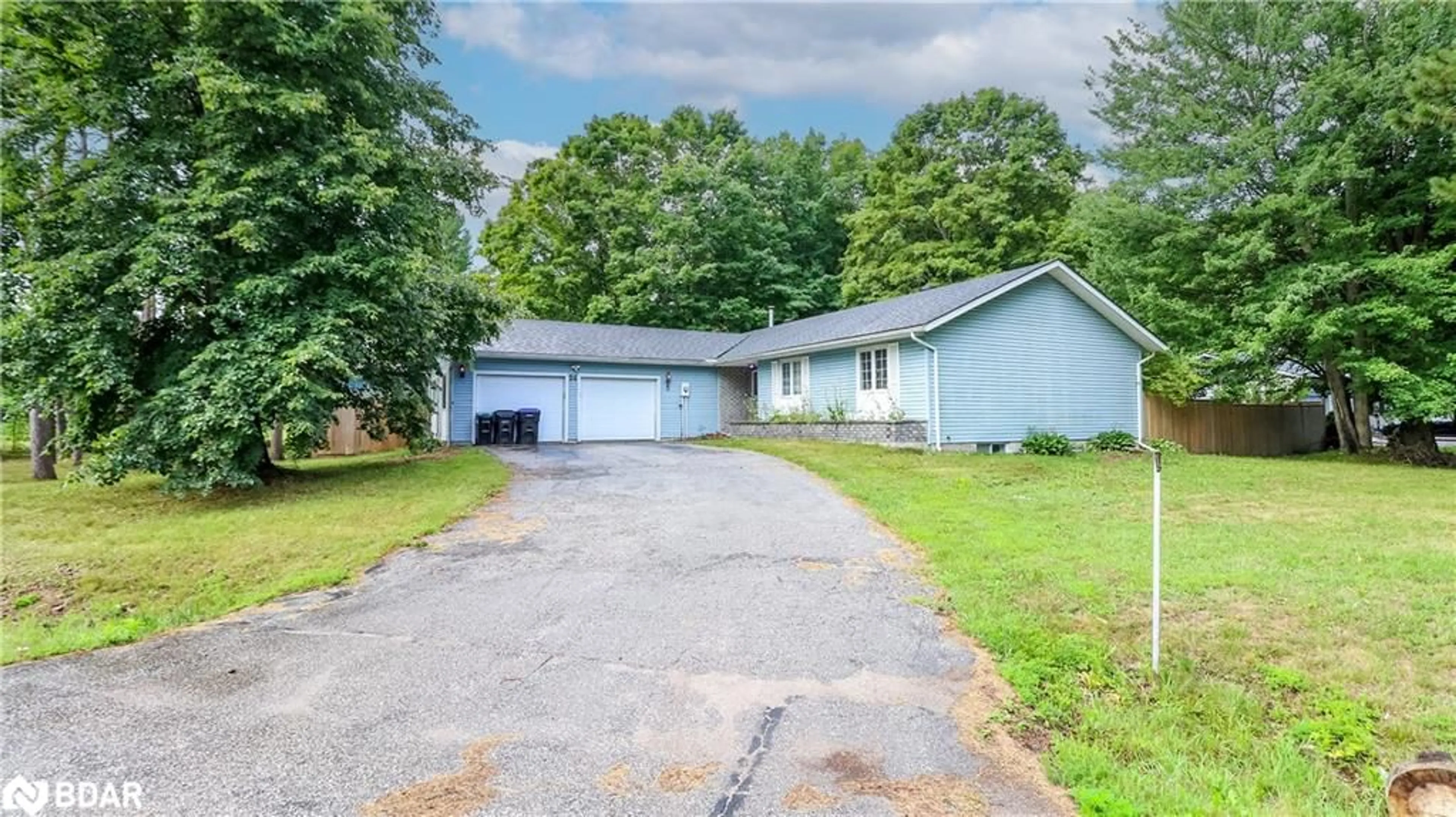 A pic from outside/outdoor area/front of a property/back of a property/a pic from drone, street for 24 Howard Avenue Ave, Tiny Ontario L0L 2T0
