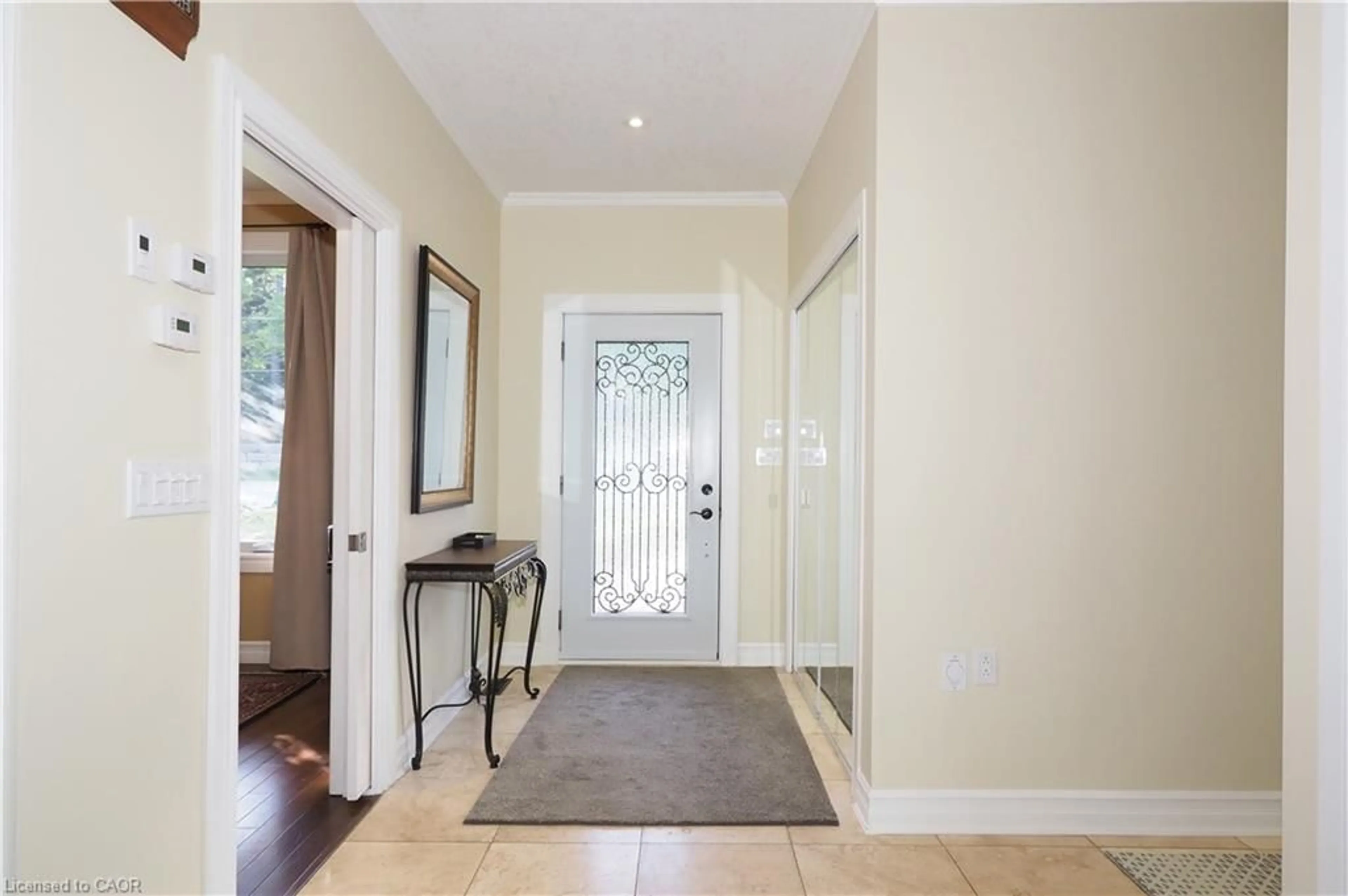 Indoor entryway for 530 St Andrew St, Fergus Ontario N1M 1R6