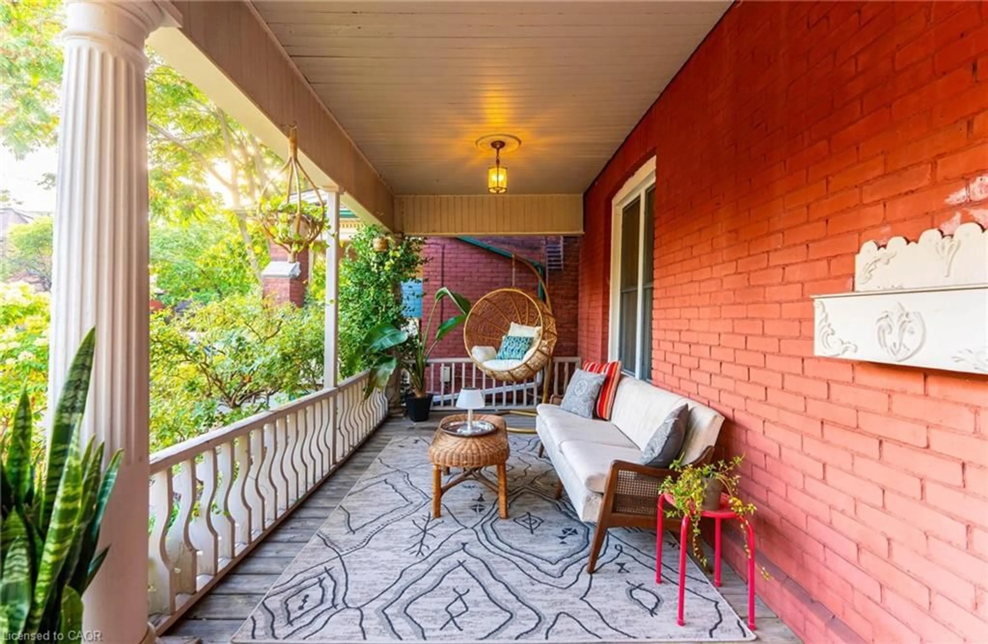 Patio, street for 483 King William St, Hamilton Ontario L8L 1R2