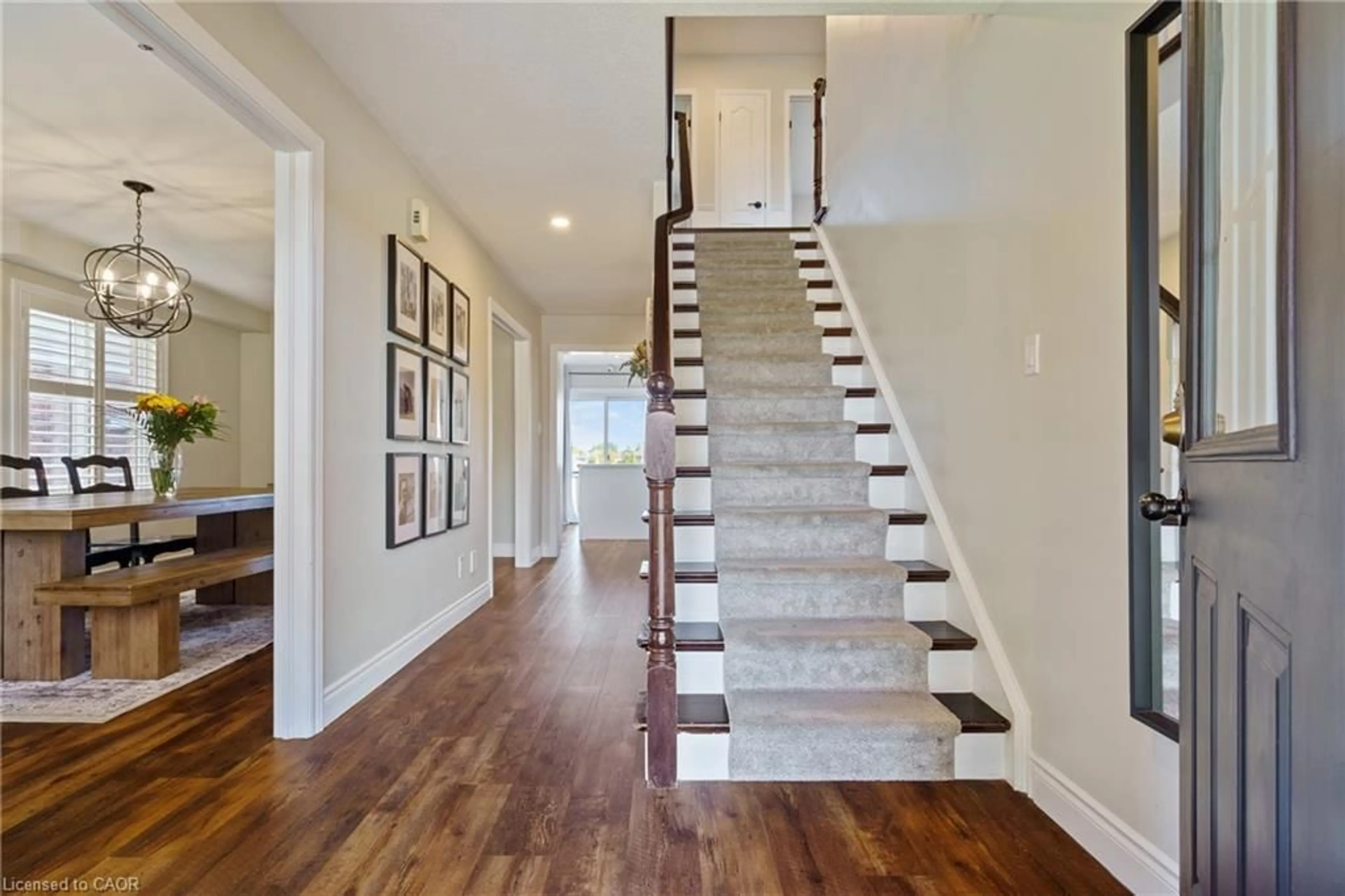 Indoor entryway for 44 Grassyplain Dr, Hamilton Ontario L0R 1W0