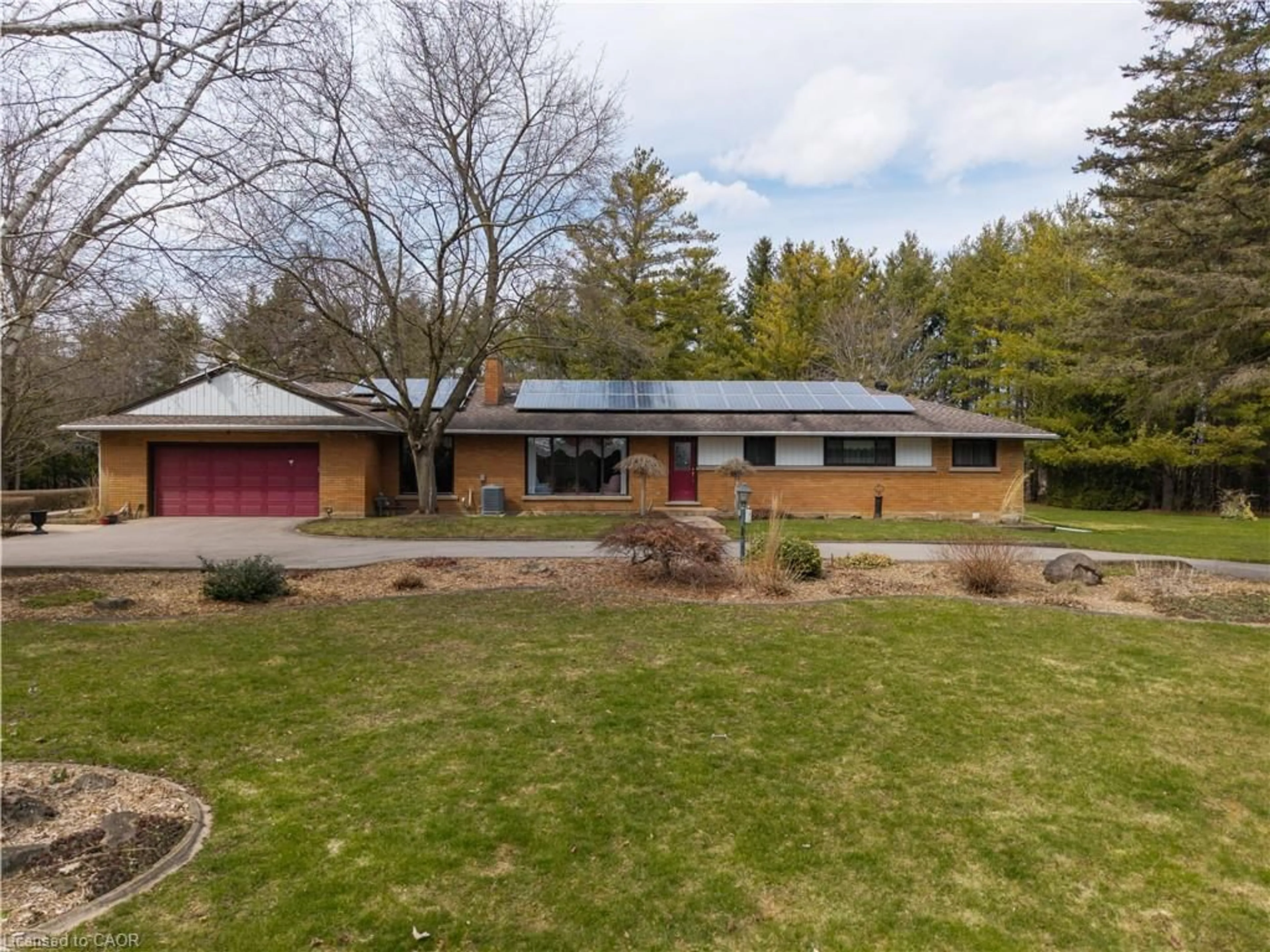 A pic from outside/outdoor area/front of a property/back of a property/a pic from drone, street for 1774 Morrison Rd, Cambridge Ontario N1R 5S2