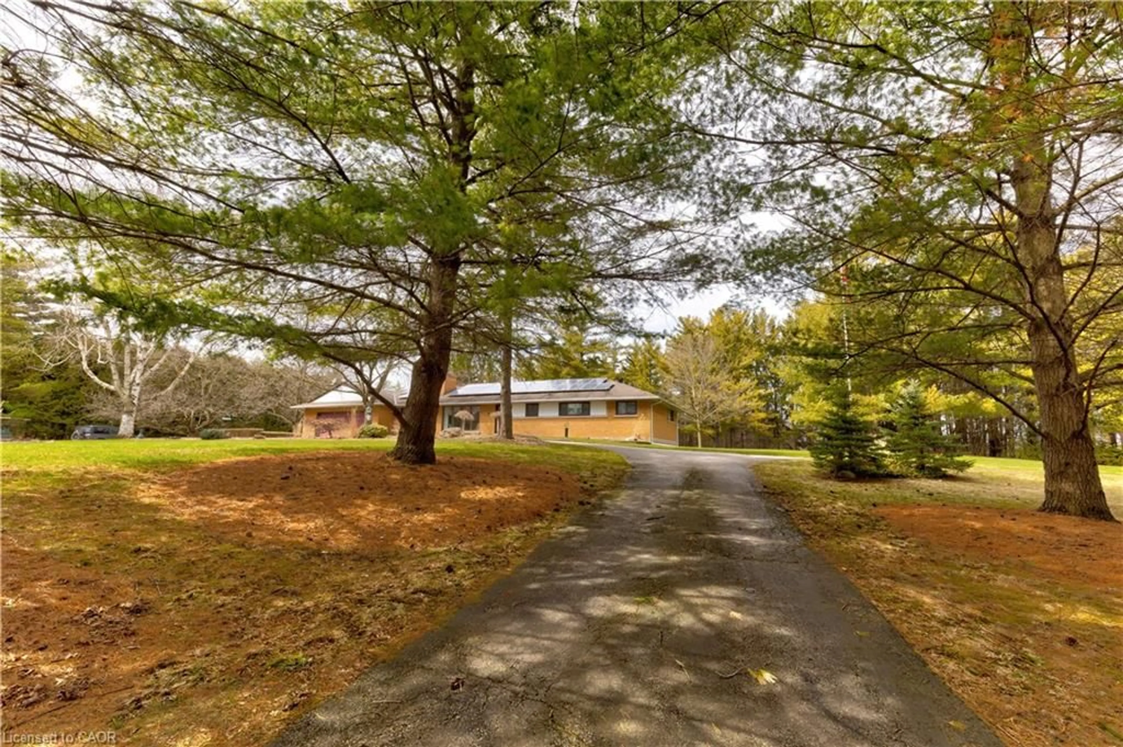 A pic from outside/outdoor area/front of a property/back of a property/a pic from drone, street for 1774 Morrison Rd, Cambridge Ontario N1R 5S2