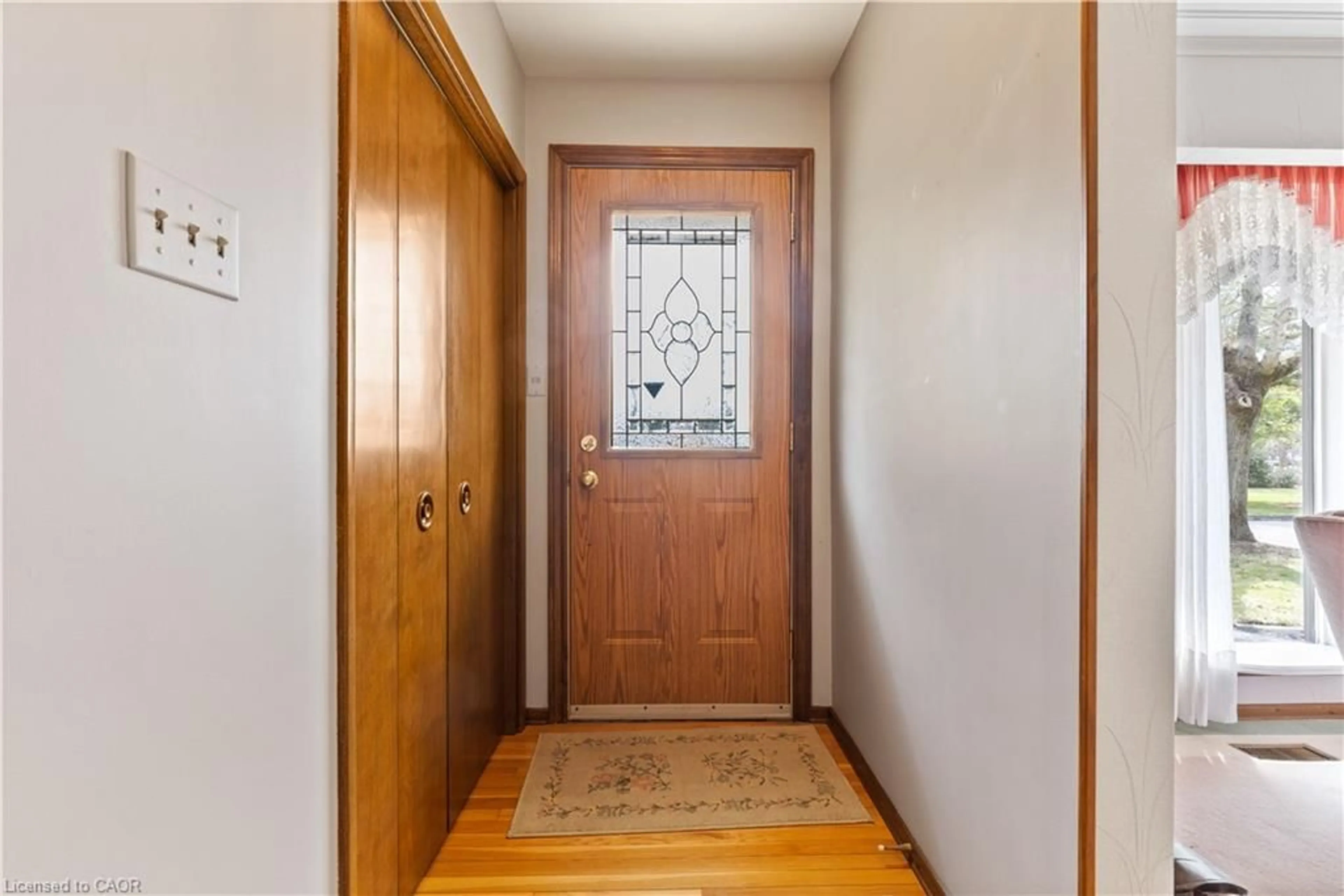 Indoor entryway for 1774 Morrison Rd, Cambridge Ontario N1R 5S2