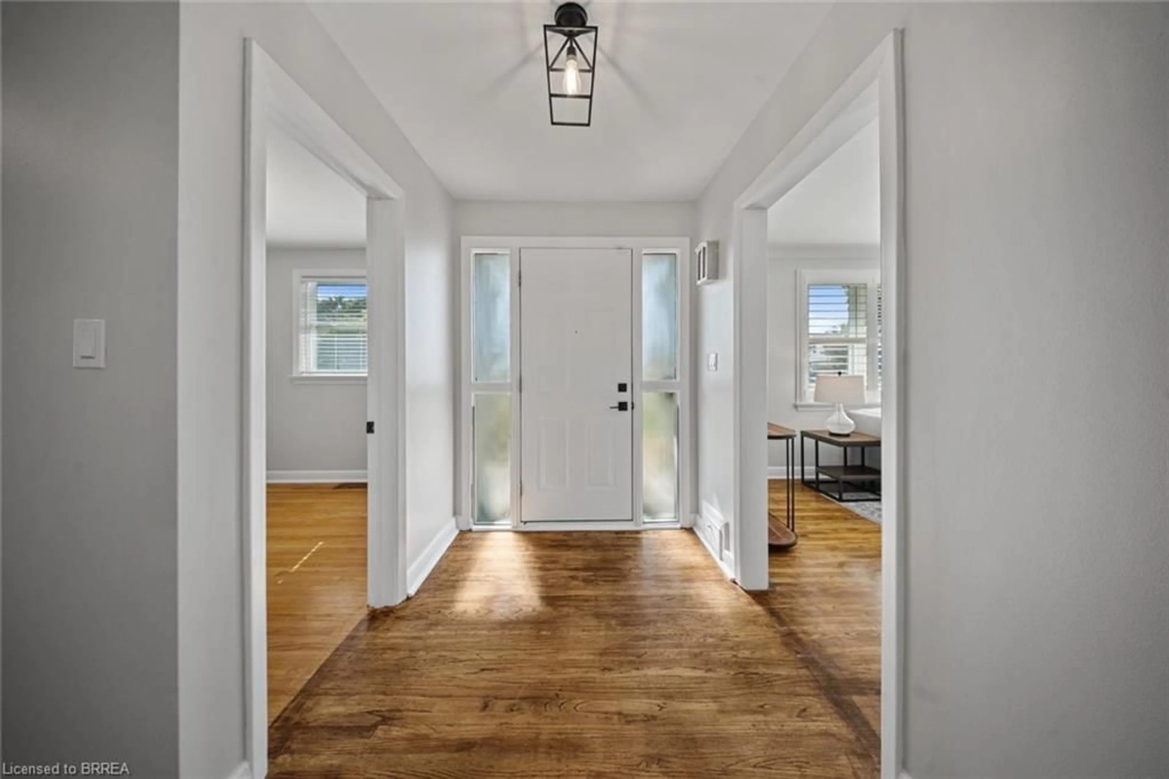 Indoor entryway for 187 St George St, Brantford Ontario N3R 1W1