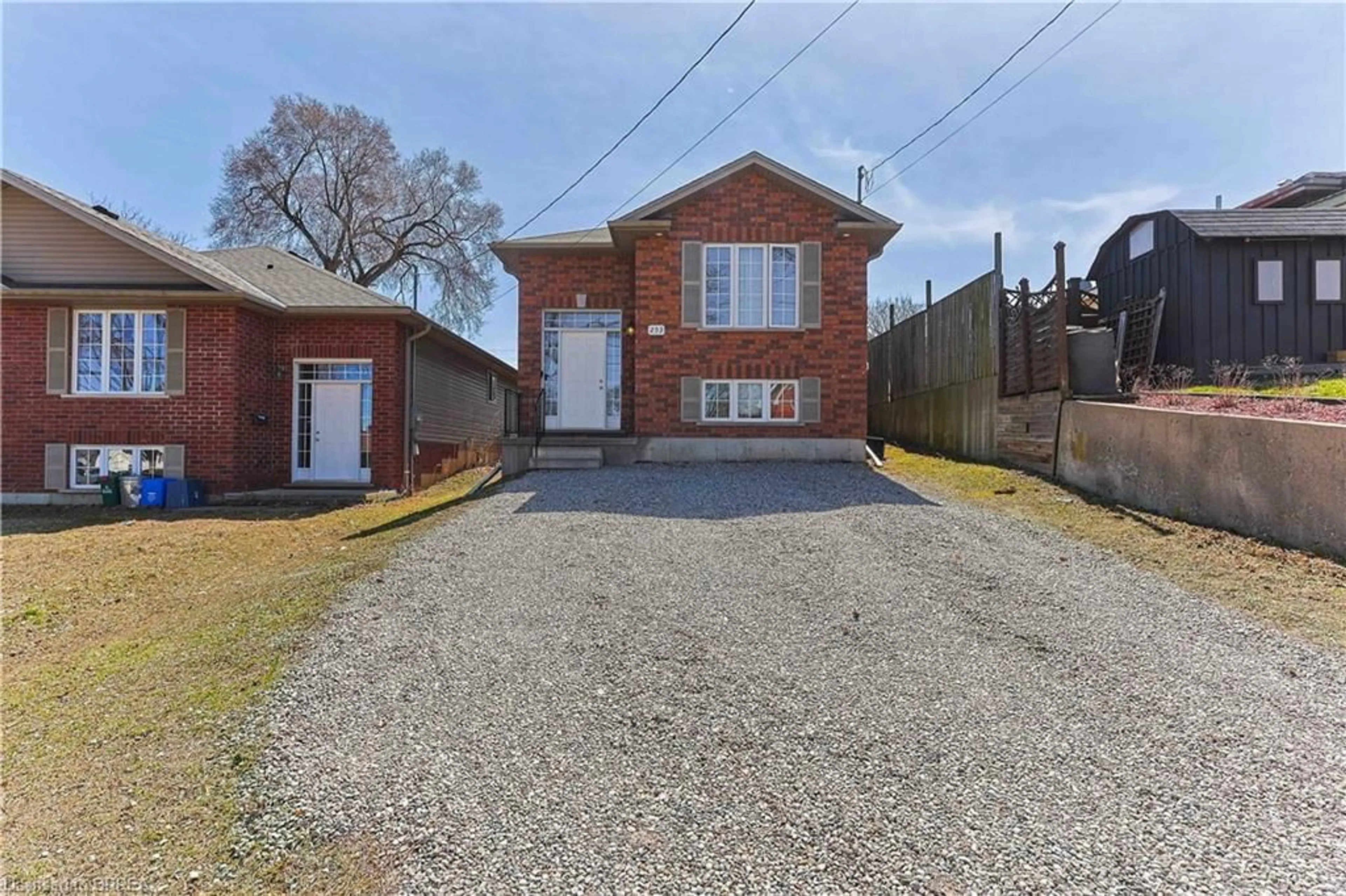 Home with brick exterior material, street for 253 Wellington St, Brantford Ontario N3S 3Z8