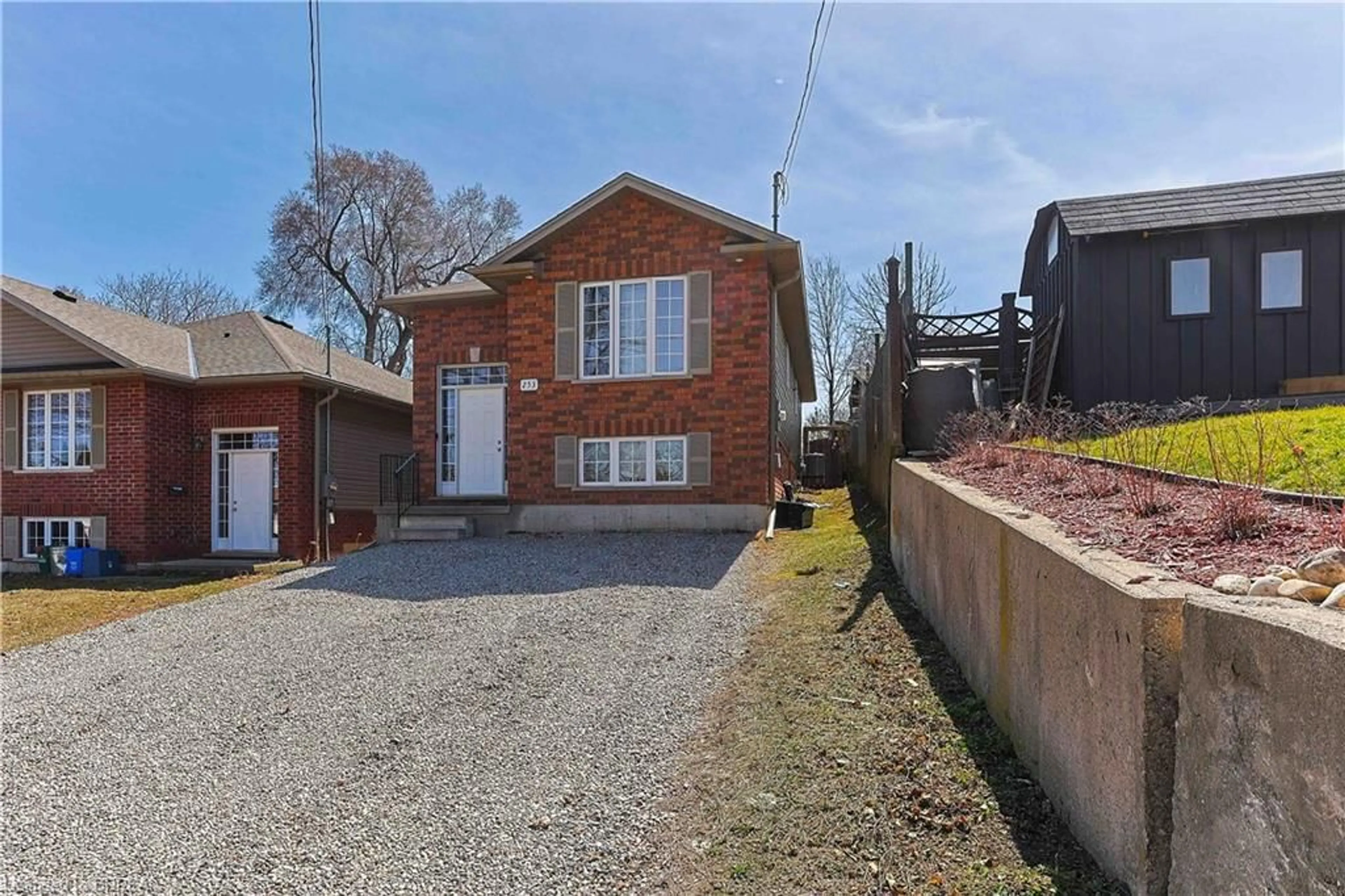 Unknown for 253 Wellington St, Brantford Ontario N3S 3Z8