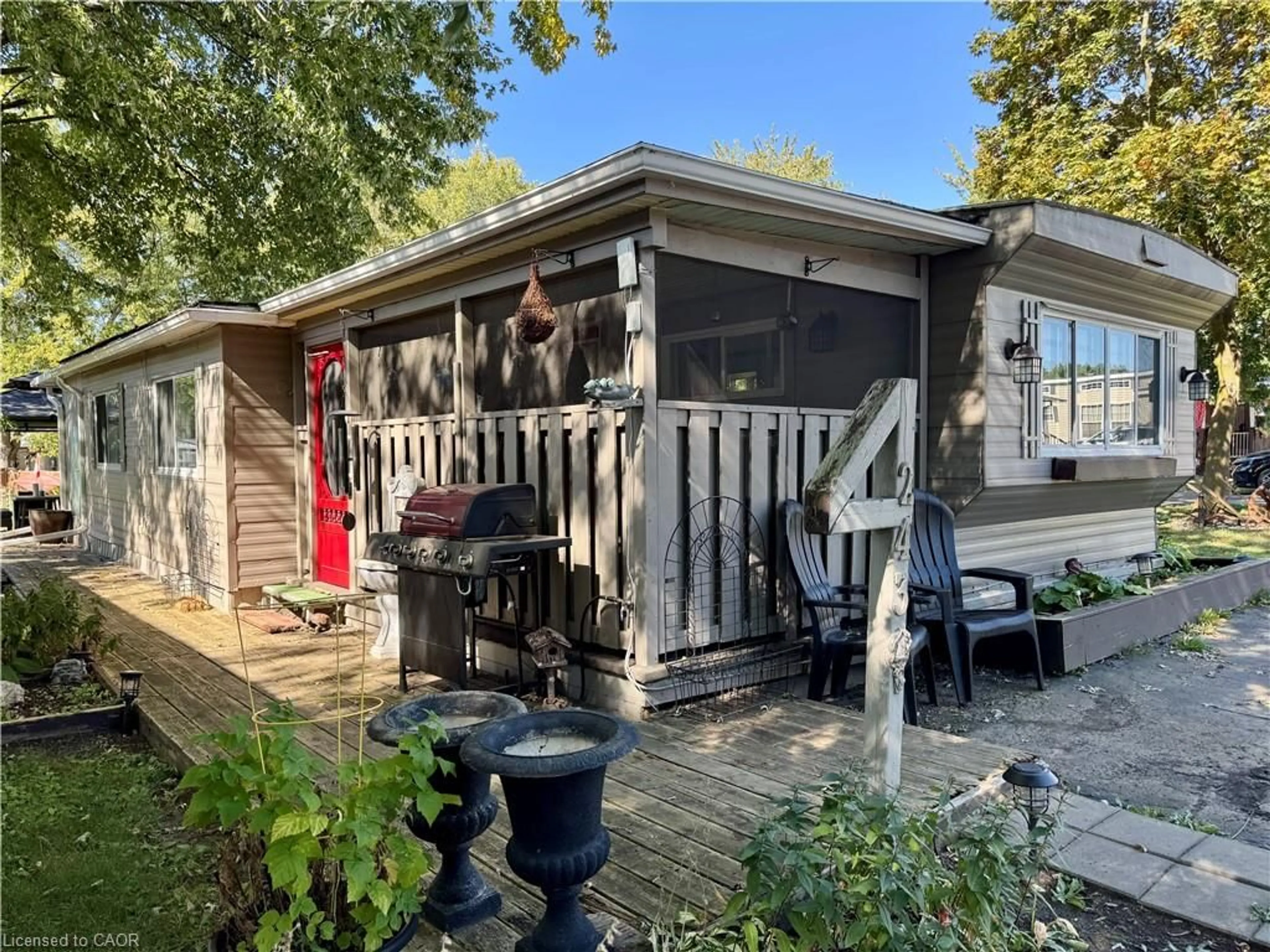 Patio, street for 580 Beaver Creek Rd, Waterloo Ontario N2J 3Z4