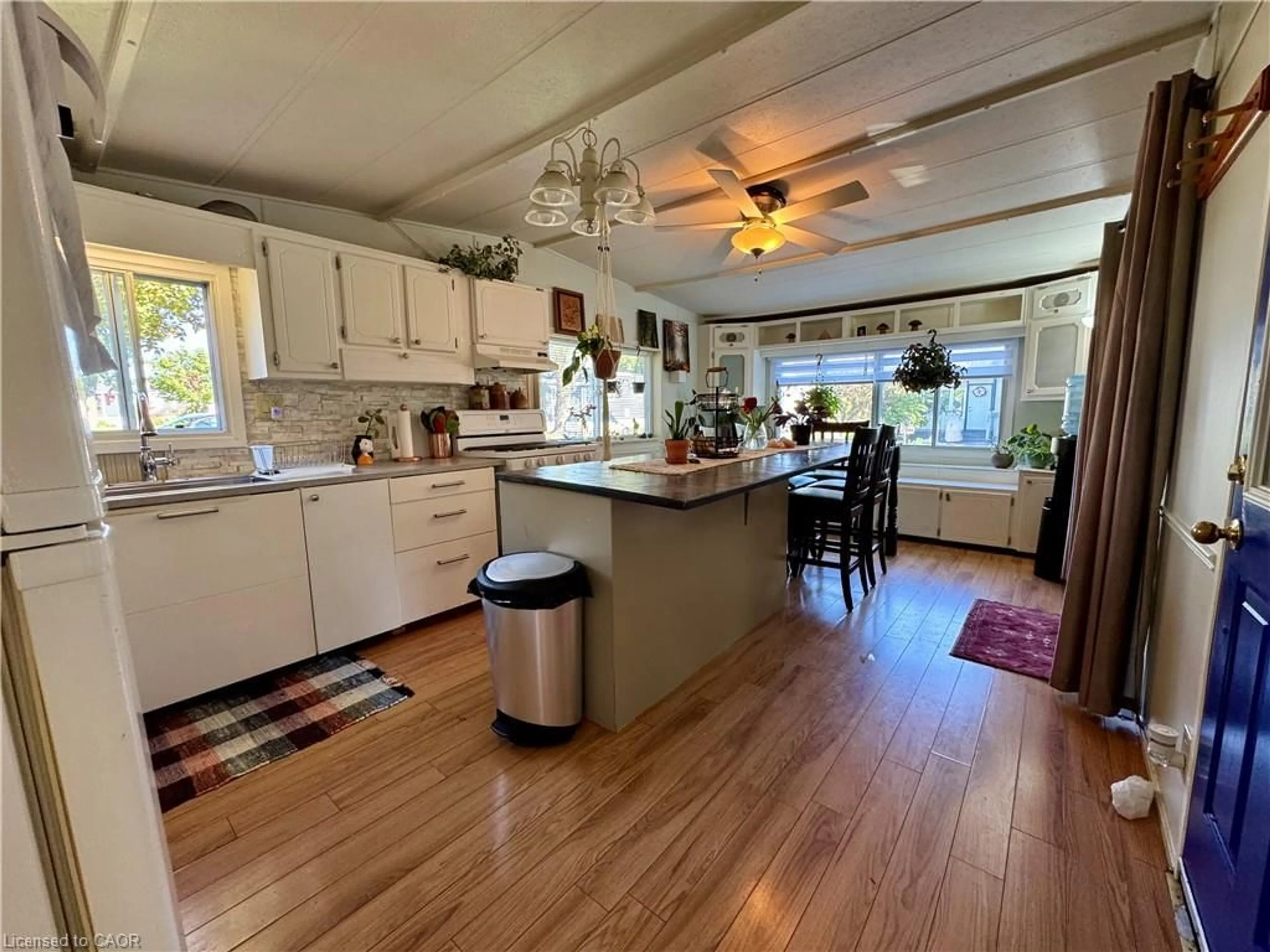 Open concept kitchen, unknown for 580 Beaver Creek Rd, Waterloo Ontario N2J 3Z4