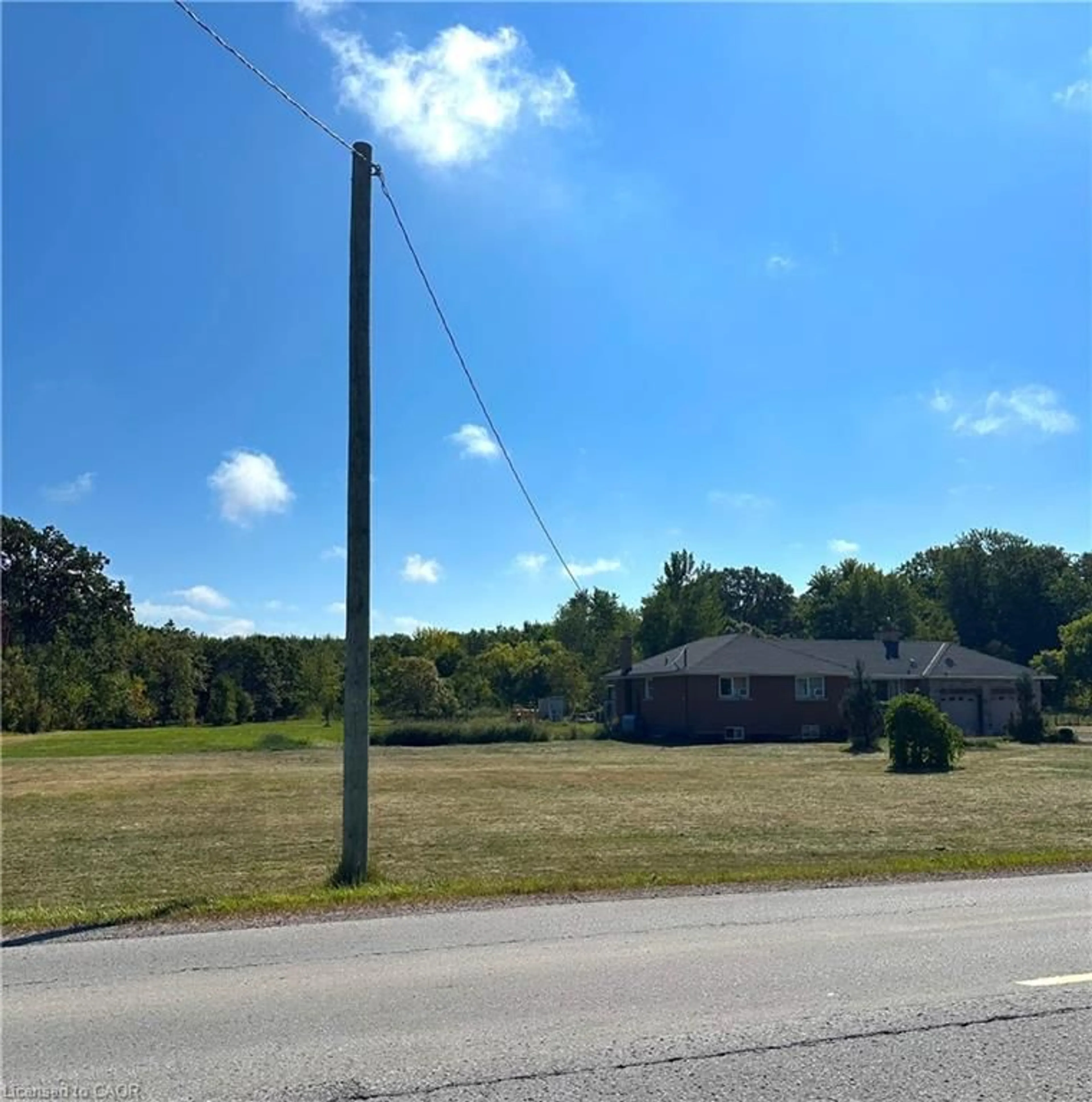 A pic from outside/outdoor area/front of a property/back of a property/a pic from drone, building for 295 Park Rd, Grimsby Ontario L3M 4E7