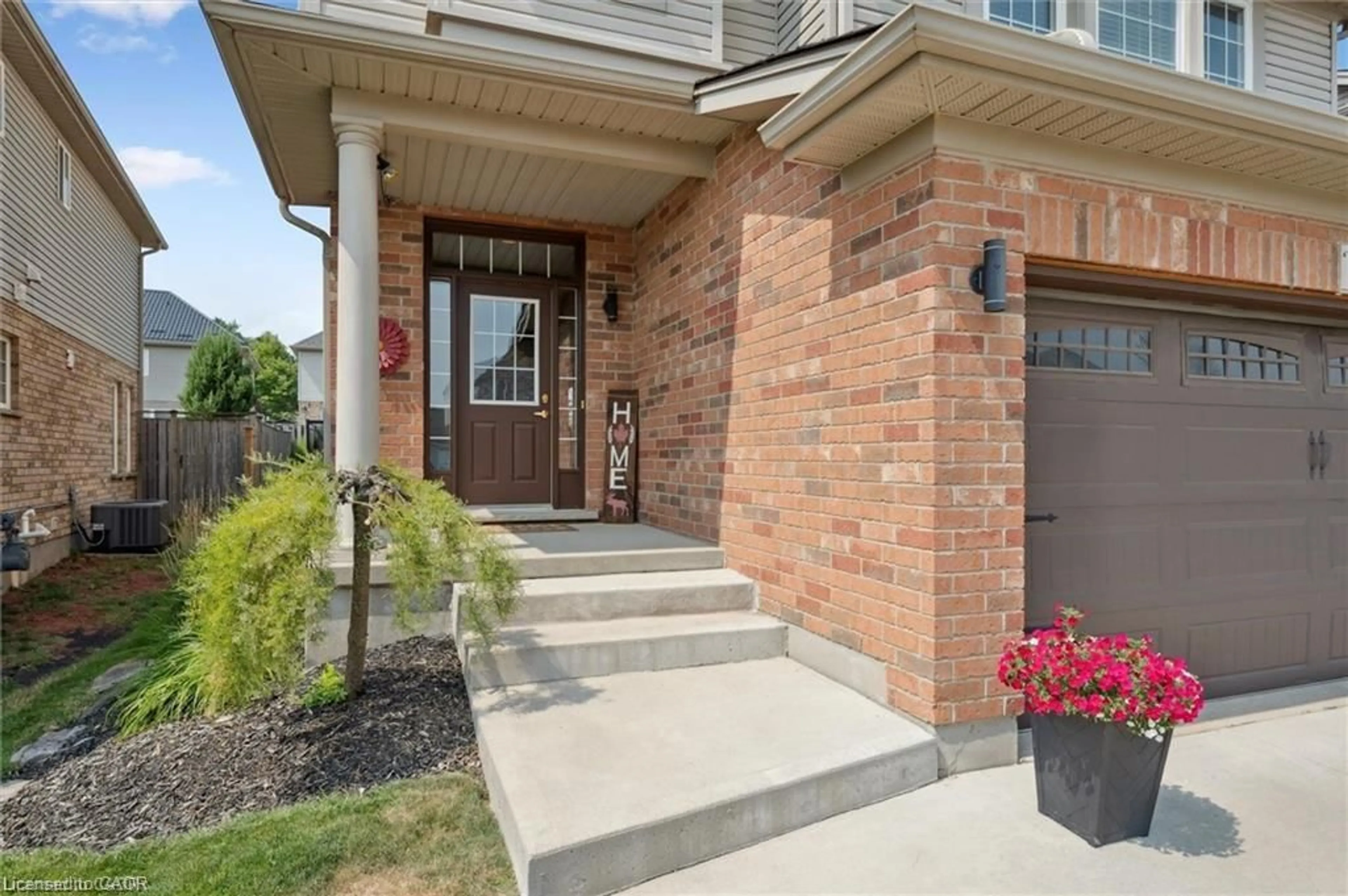 Home with brick exterior material, street for 252 Colton Cir, Kitchener Ontario N2A 4K2
