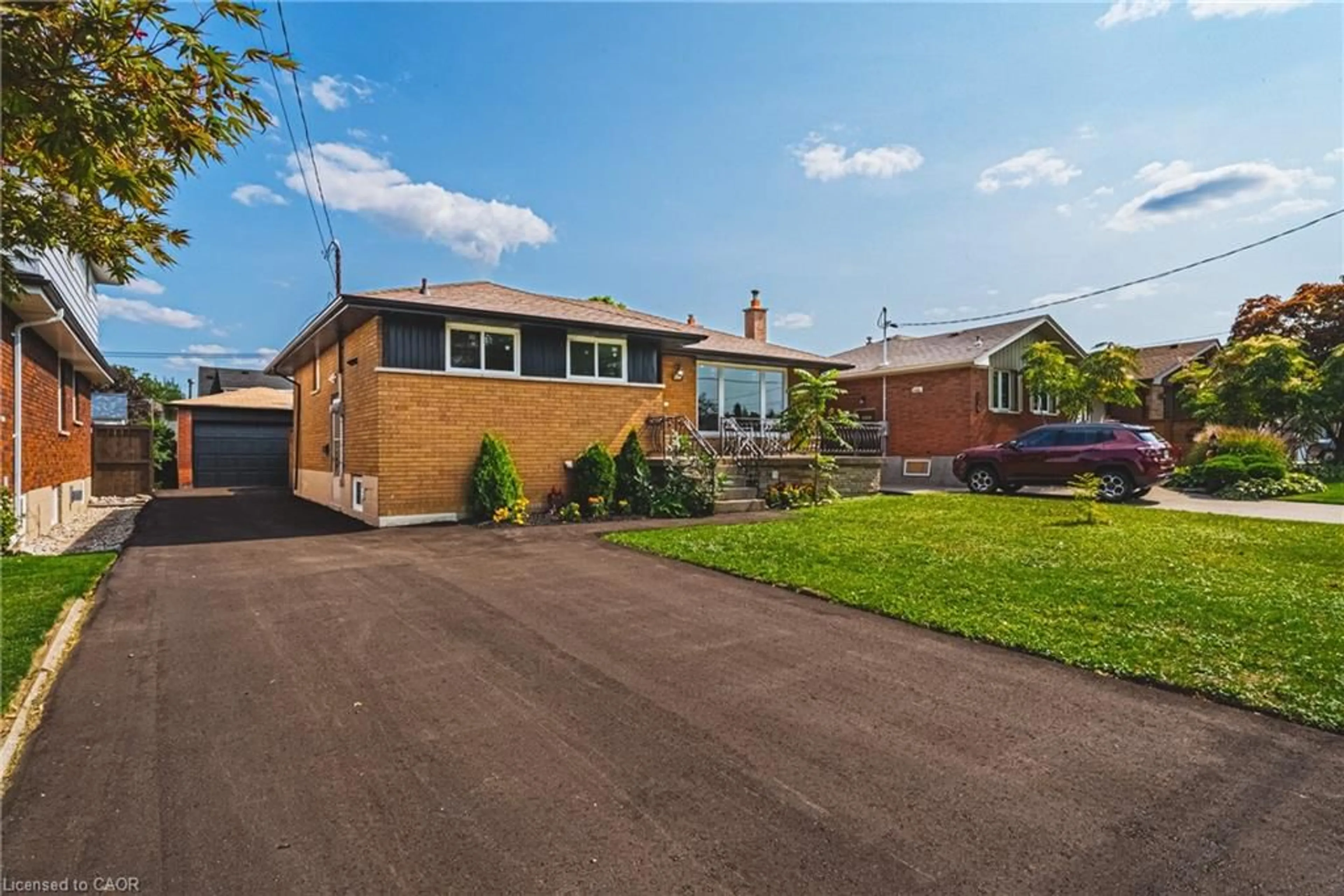 A pic from outside/outdoor area/front of a property/back of a property/a pic from drone, street for 131 Welbourn Dr, Hamilton Ontario L9A 3N5