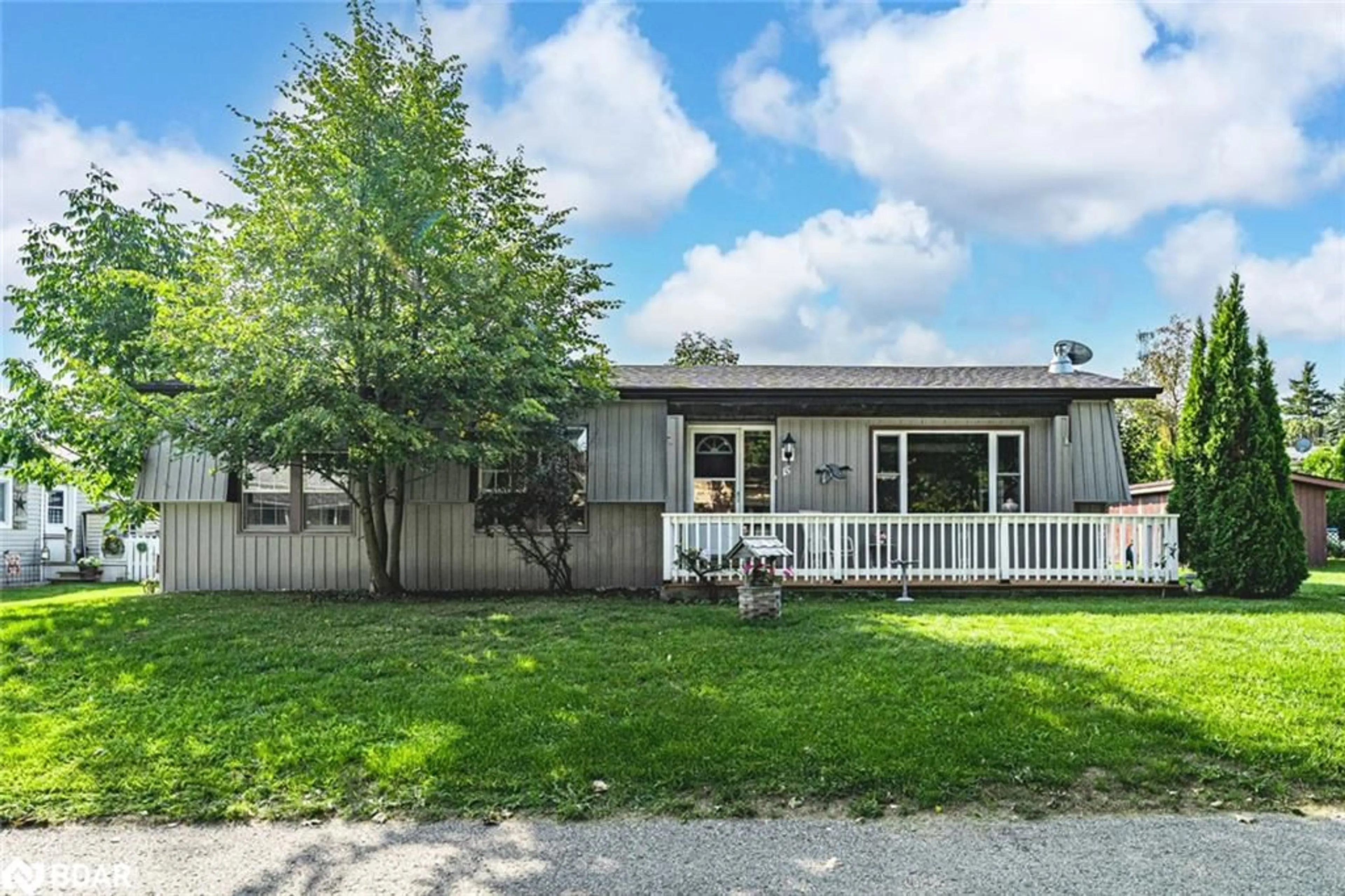 Home with vinyl exterior material, street for 15 Riverview Cir, Innisfil Ontario L9S 1M3