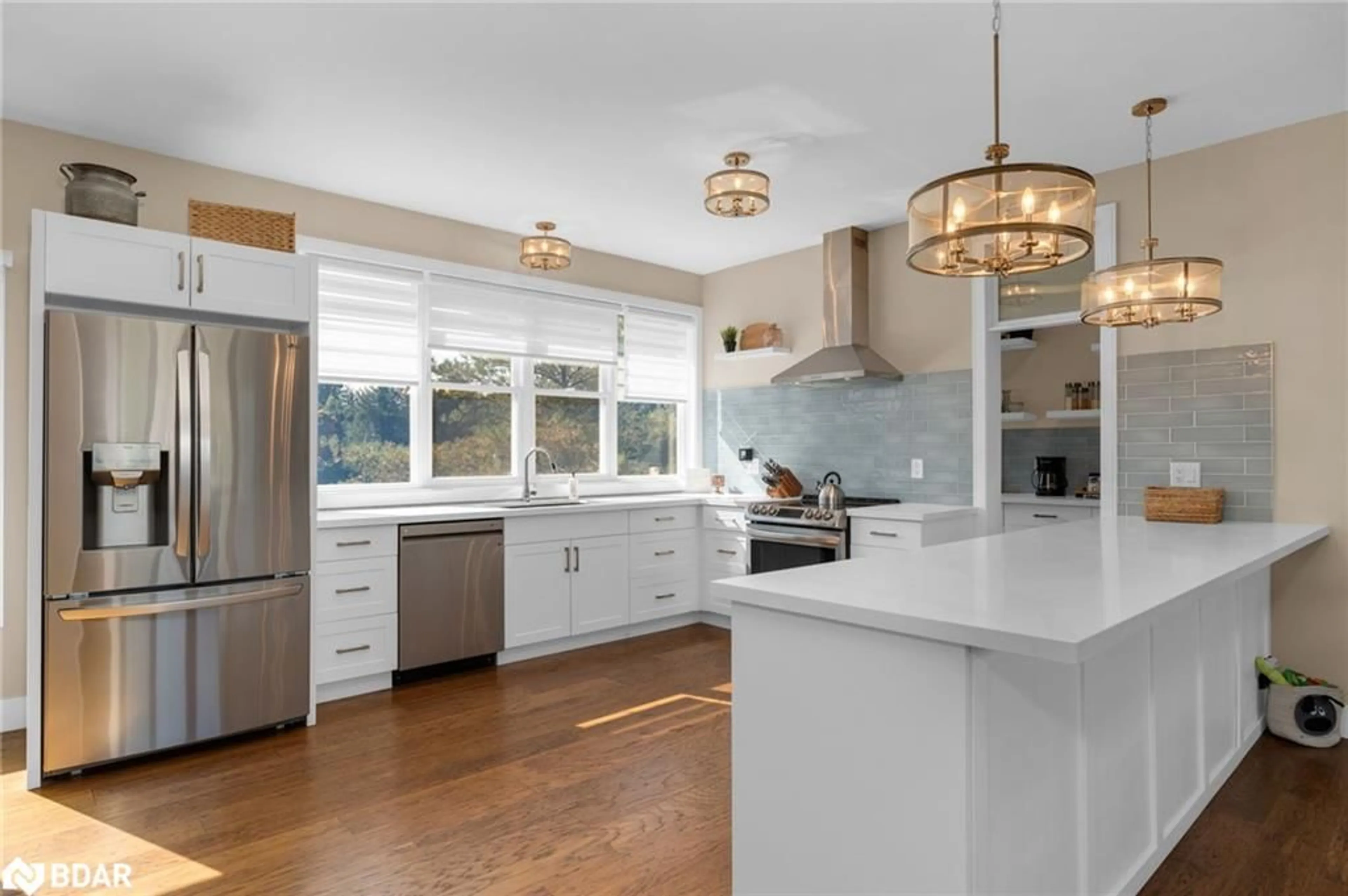 Open concept kitchen, ceramic/tile floor for 153 Rue Eric, Lafontaine Ontario L9M 0H1