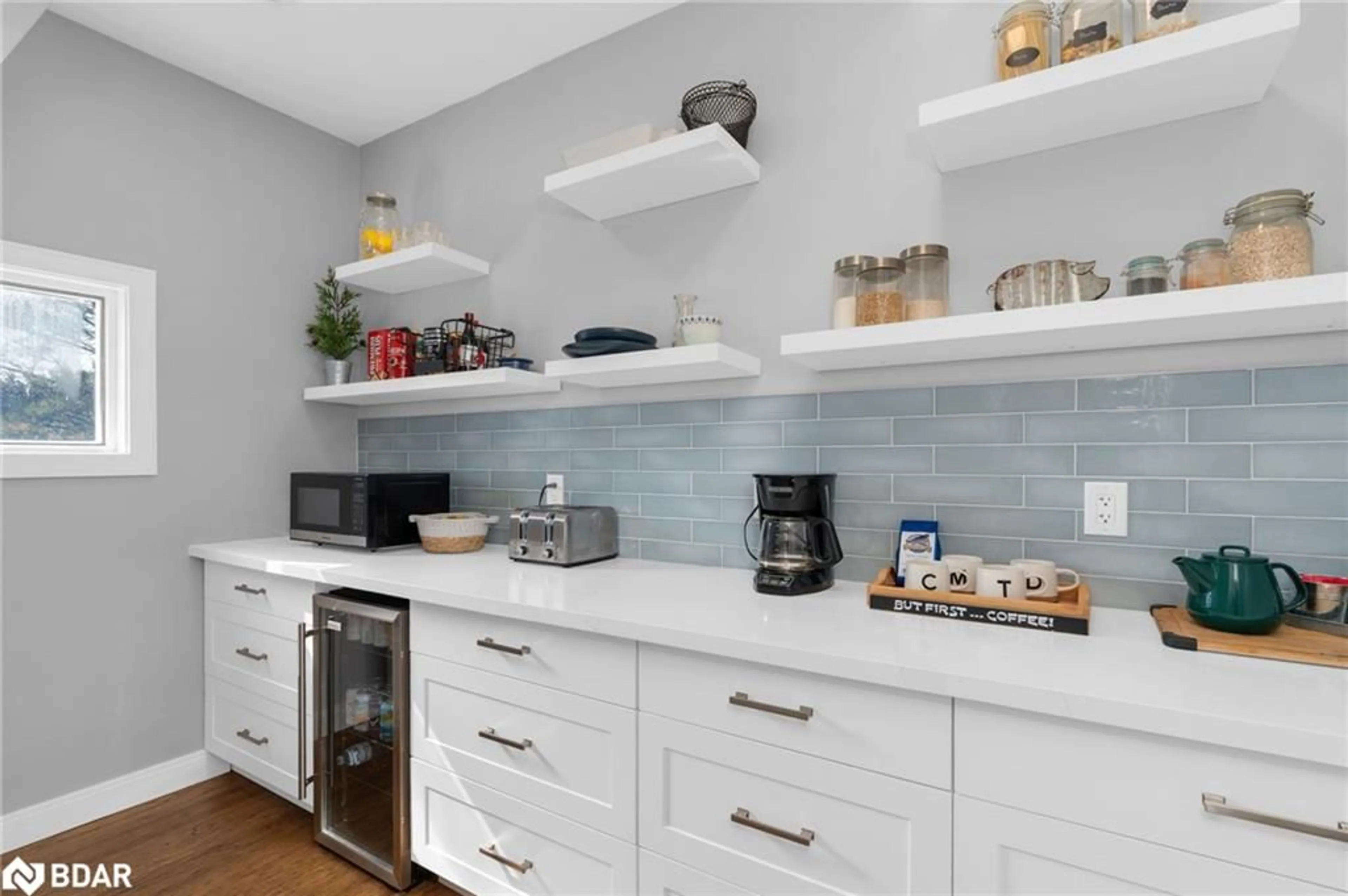 Contemporary kitchen, ceramic/tile floor for 153 Rue Eric, Lafontaine Ontario L9M 0H1