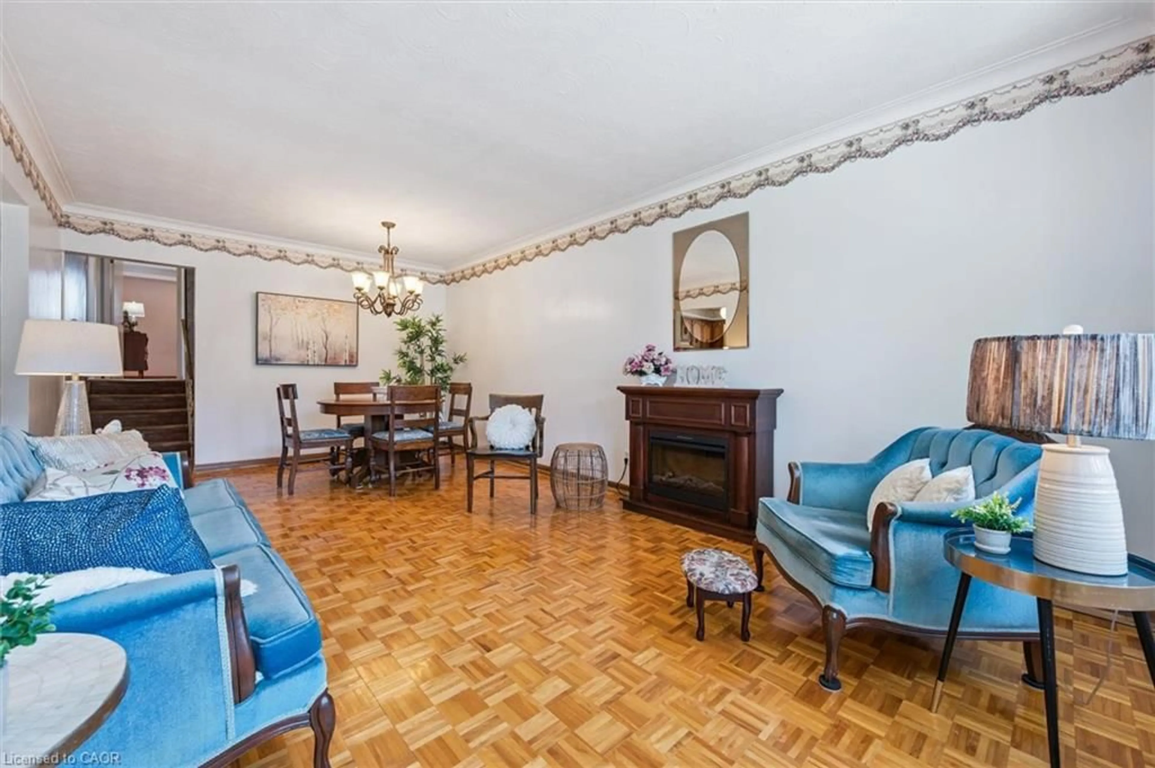 Living room with furniture, unknown for 376 Westwood Dr, Kitchener Ontario N2M 2L6