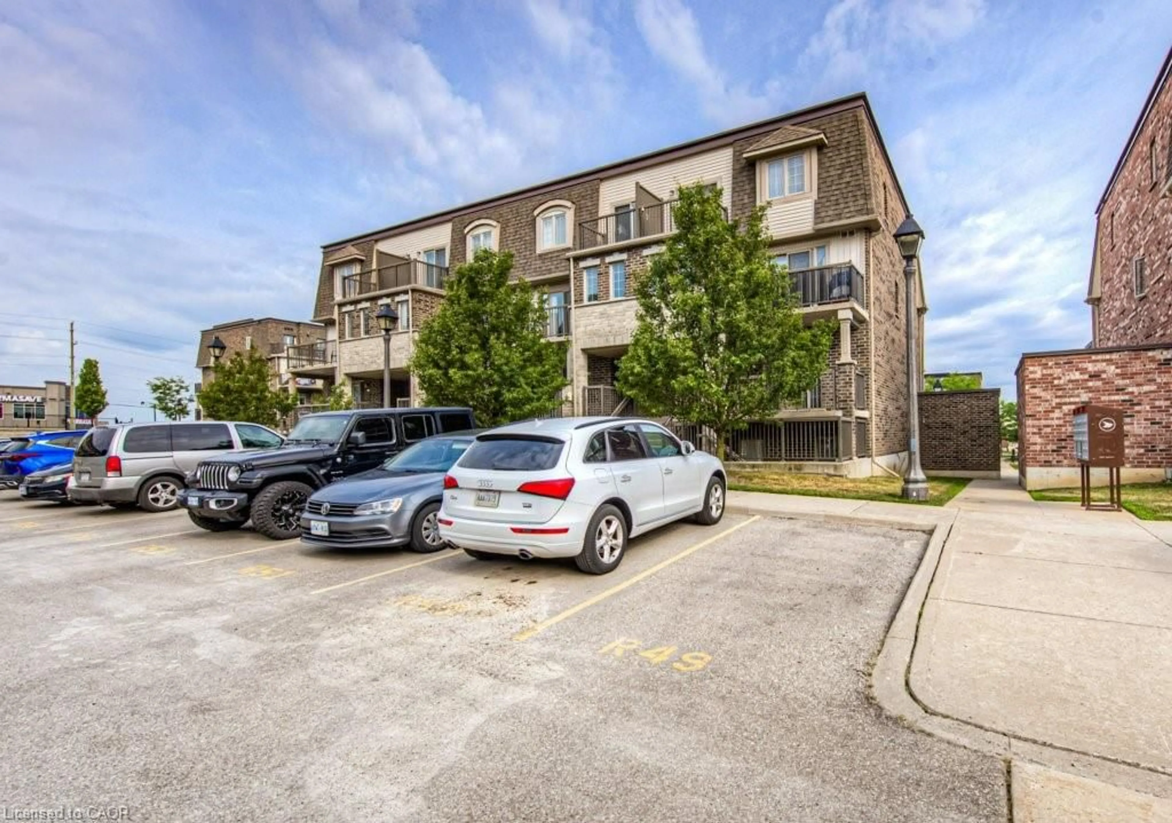 A pic from outside/outdoor area/front of a property/back of a property/a pic from drone, building for 240 Rachel Cres #F, Kitchener Ontario N2R 0E1