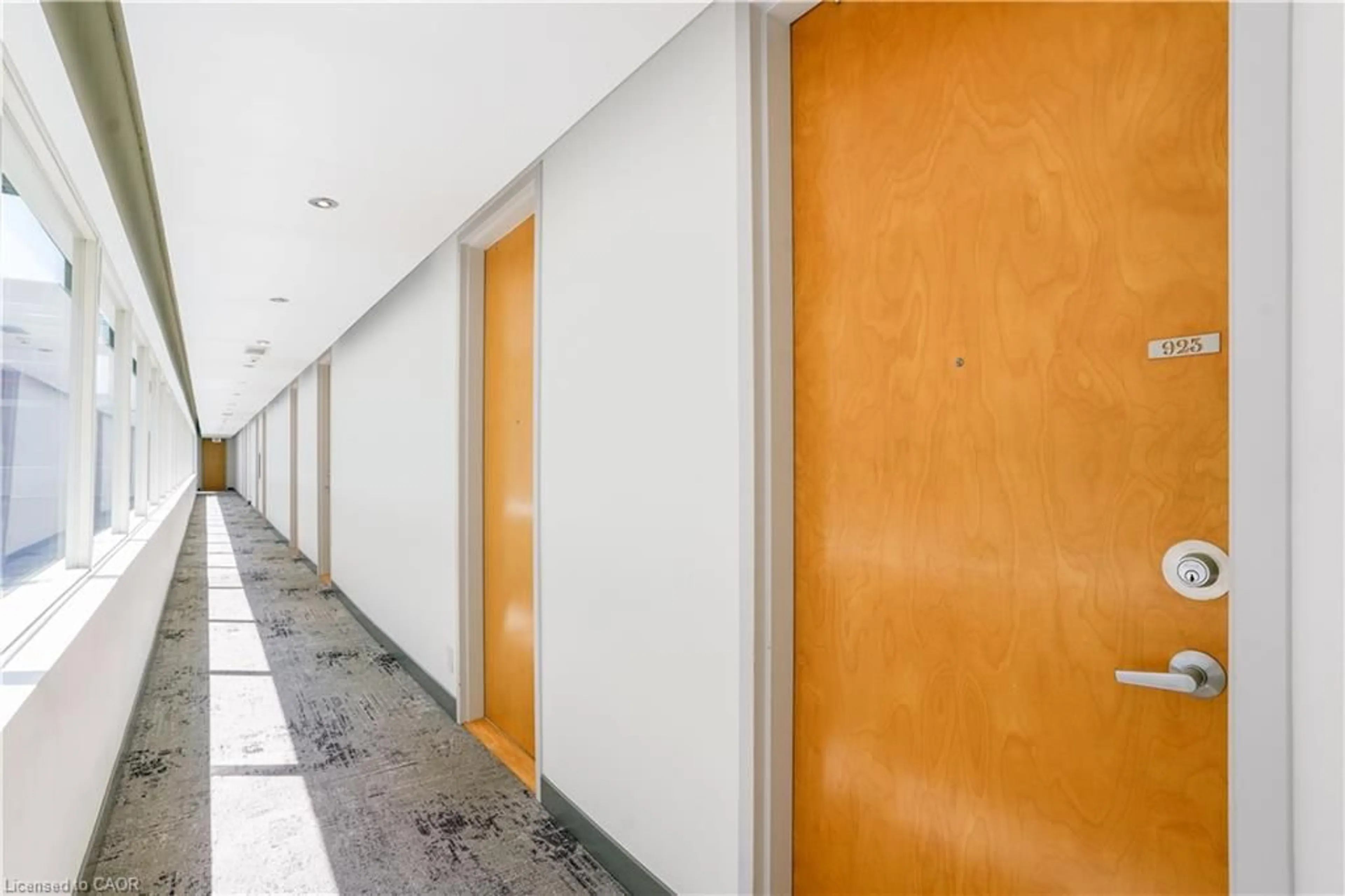 Indoor foyer for 388 Richmond St #923, Toronto Ontario M5V 3P1