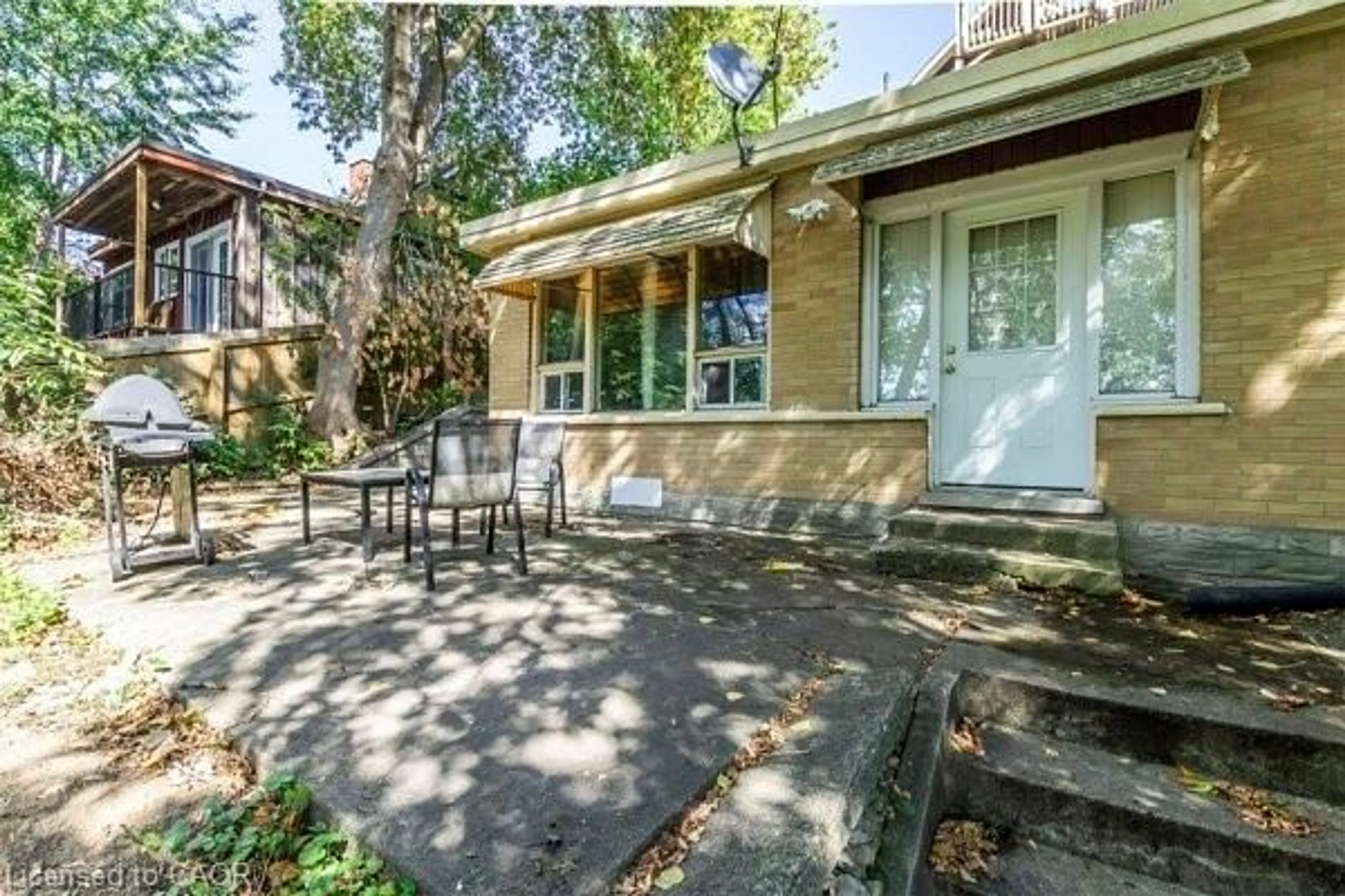 Patio, street for 133 Albert St, Waterloo Ontario N2L 3T2
