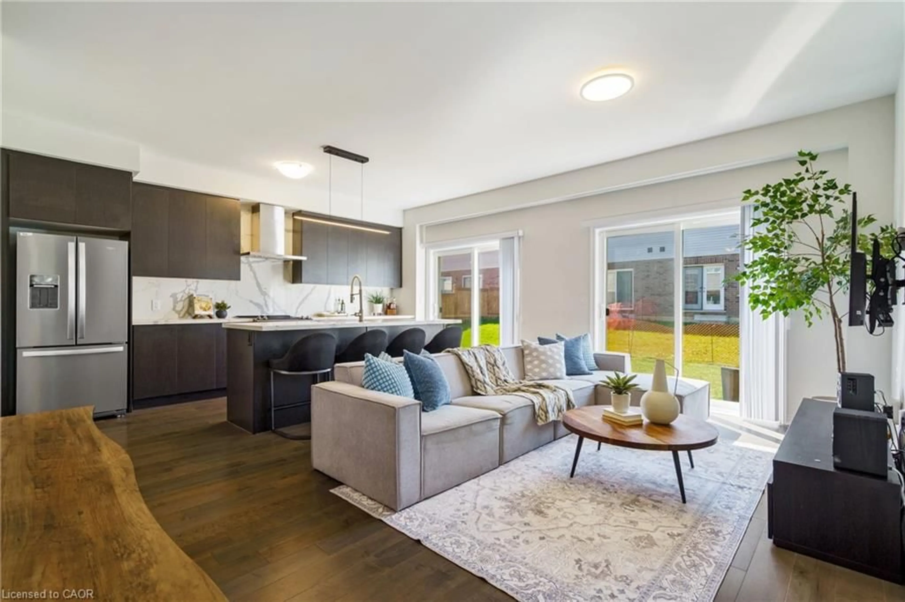 Open concept kitchen, unknown for 60 Bobolink Rd, Hamilton Ontario L9A 2P5