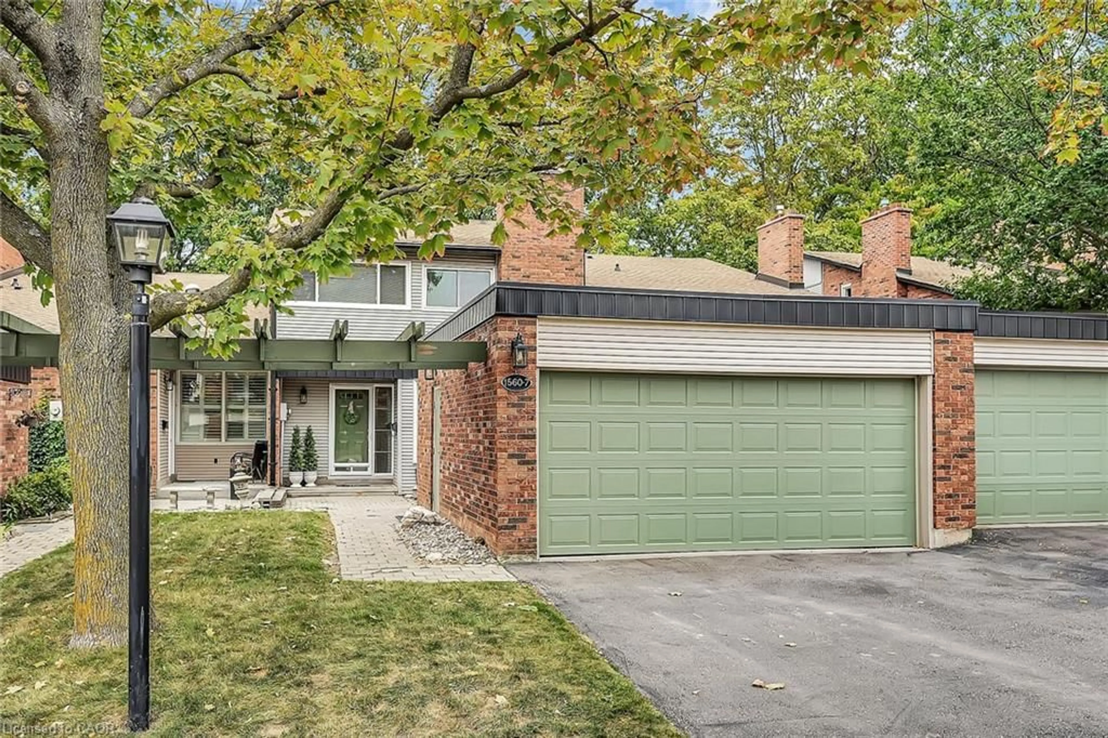 Home with brick exterior material, street for 1560 Kerns Rd #7, Burlington Ontario L7P 3A7