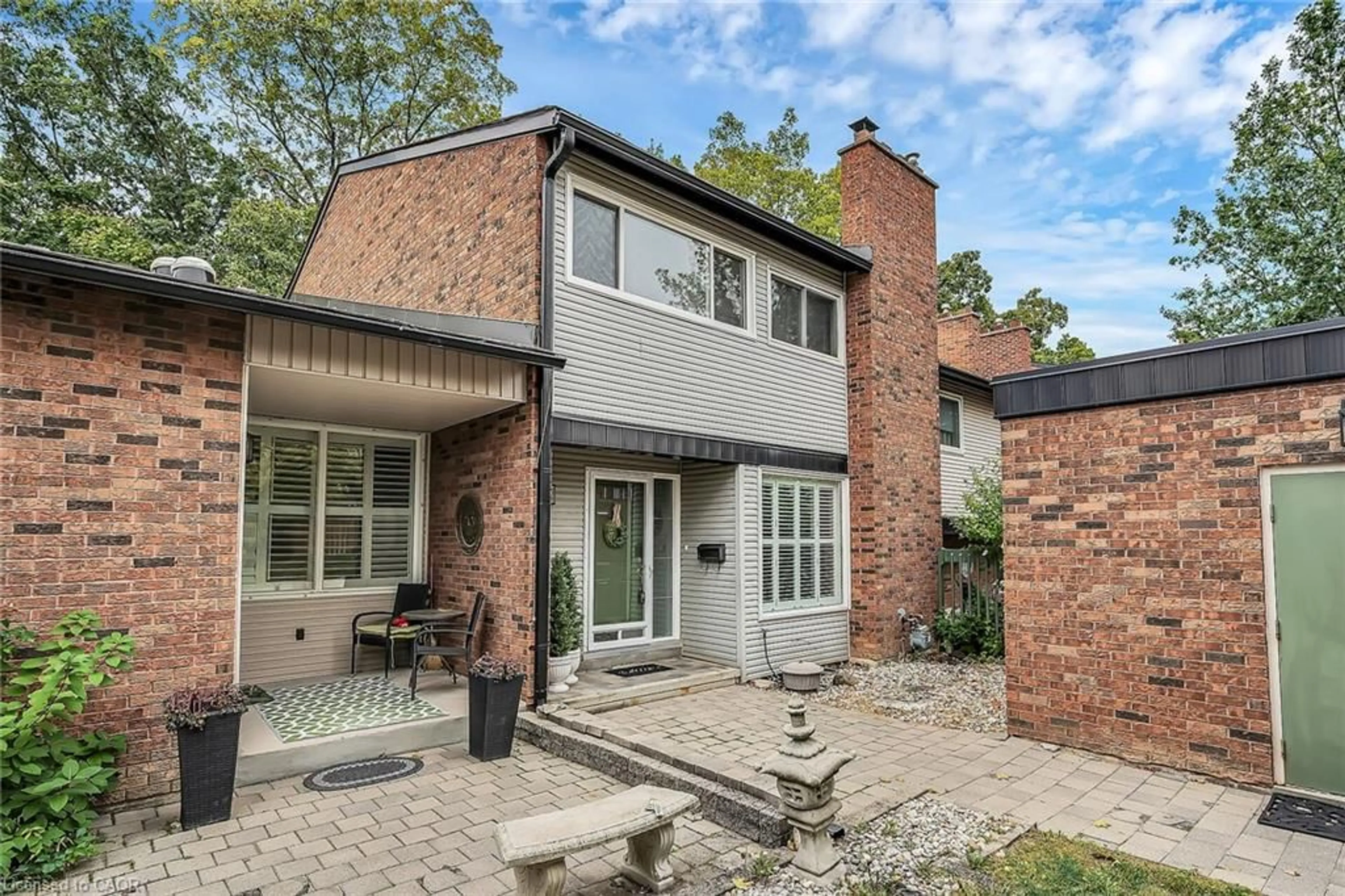Home with brick exterior material, street for 1560 Kerns Rd #7, Burlington Ontario L7P 3A7