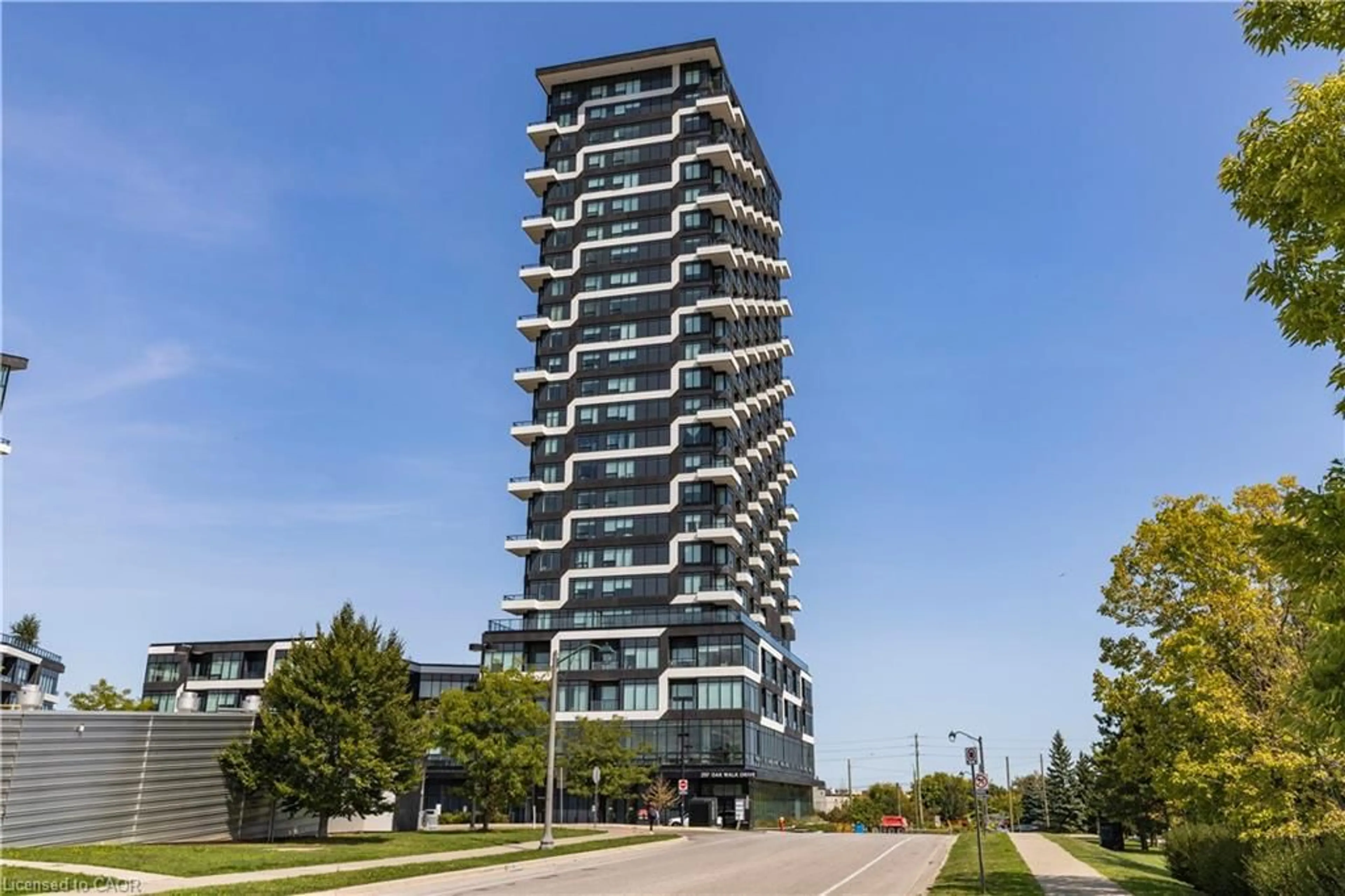 Indoor foyer for 297 Oak Walk Dr #906, Oakville Ontario L6H 6Z3