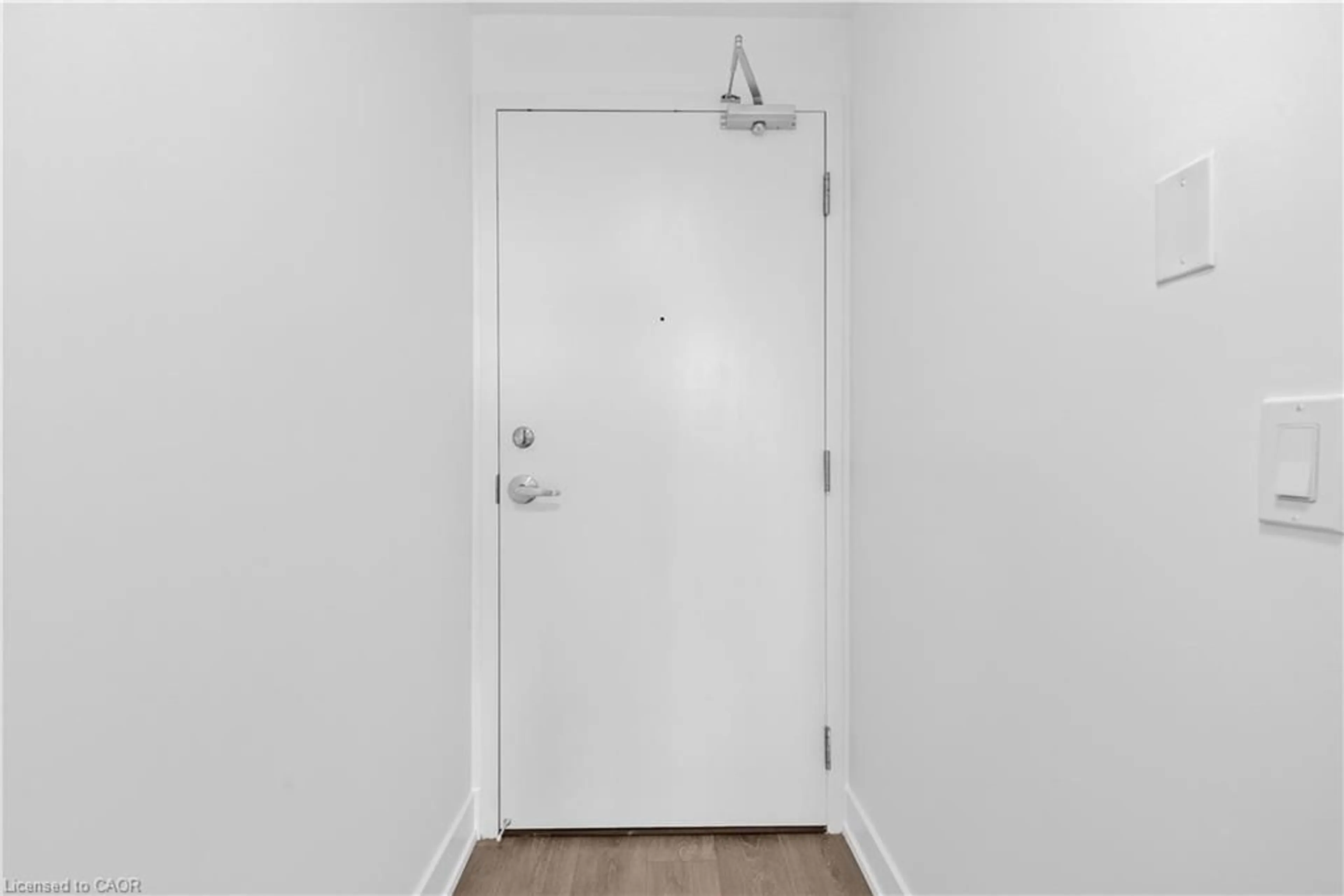 Indoor entryway for 297 Oak Walk Dr #906, Oakville Ontario L6H 6Z3
