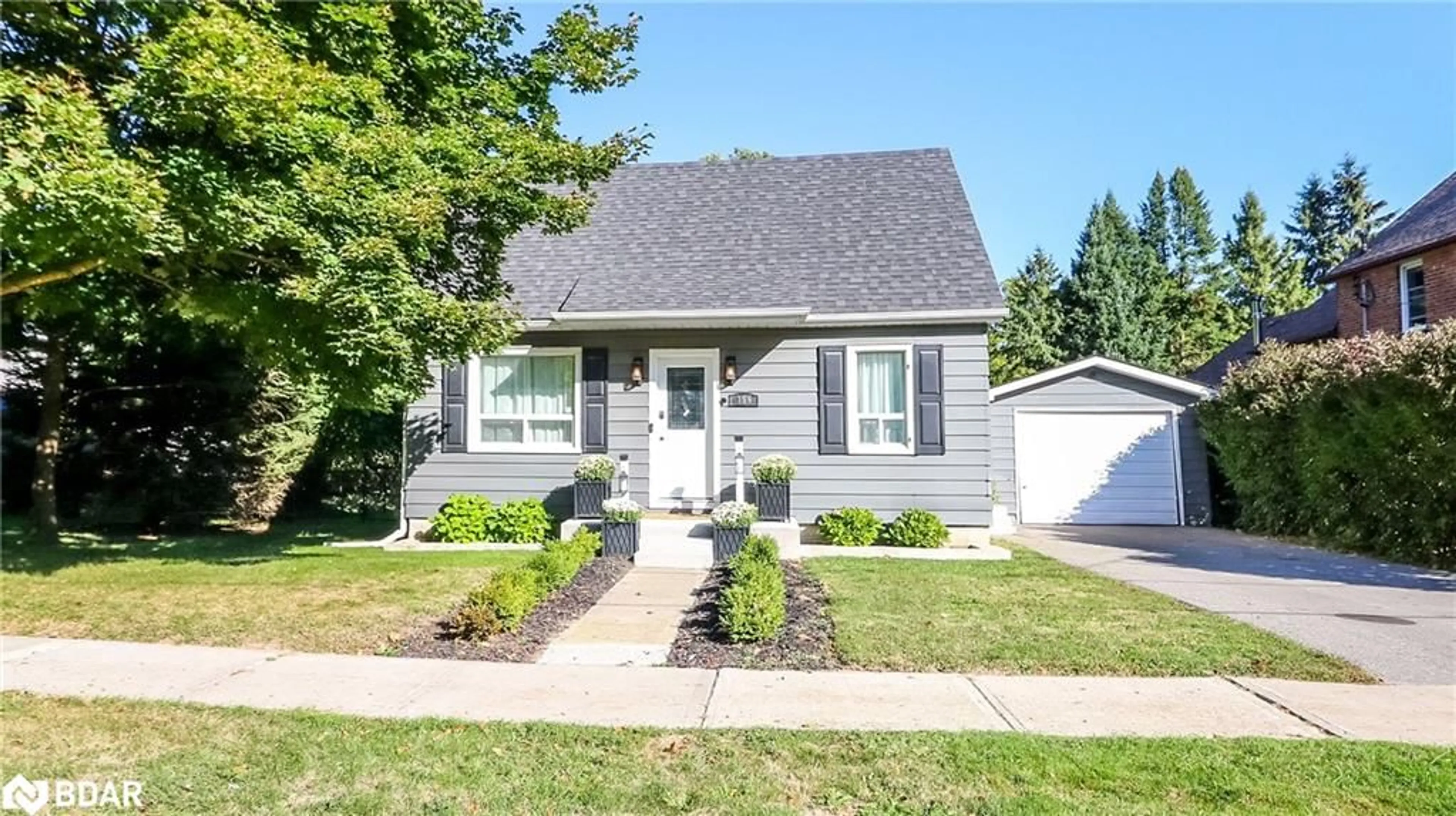 Home with vinyl exterior material, street for 156 Nelson St, Alliston Ontario L9R 1H4