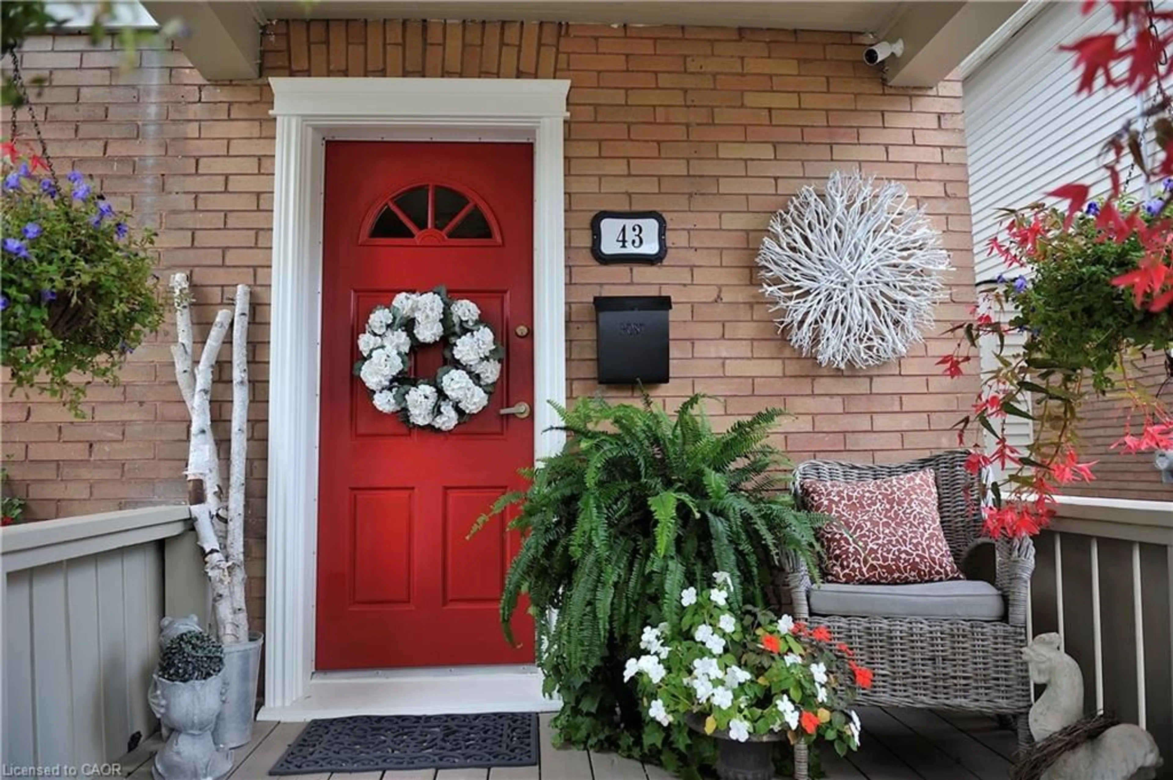 Indoor entryway for 43 Troy St, Kitchener Ontario N2H 1L7