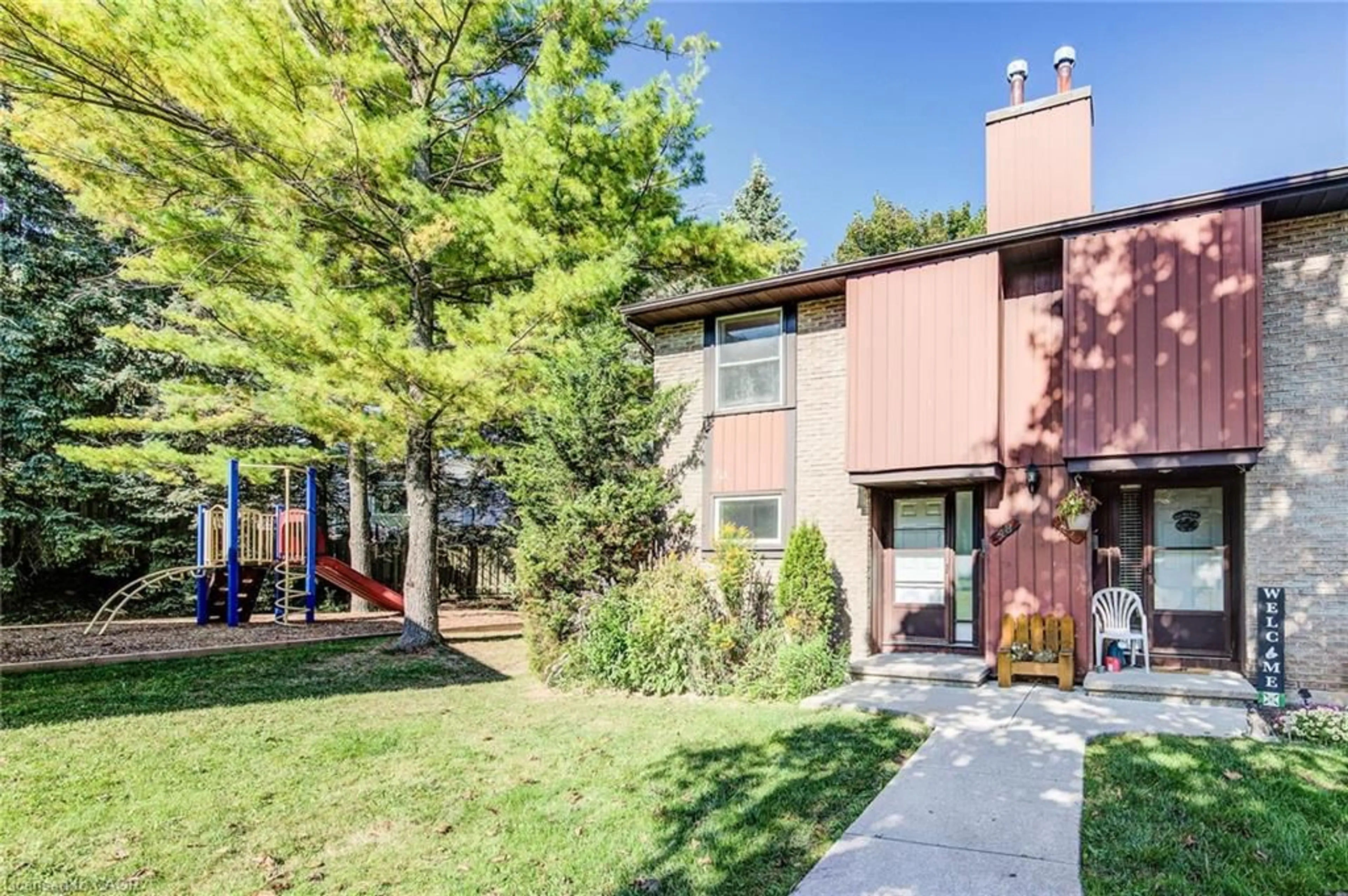 Patio, street for 539 Willow Rd #48, Guelph Ontario N1H 7G3