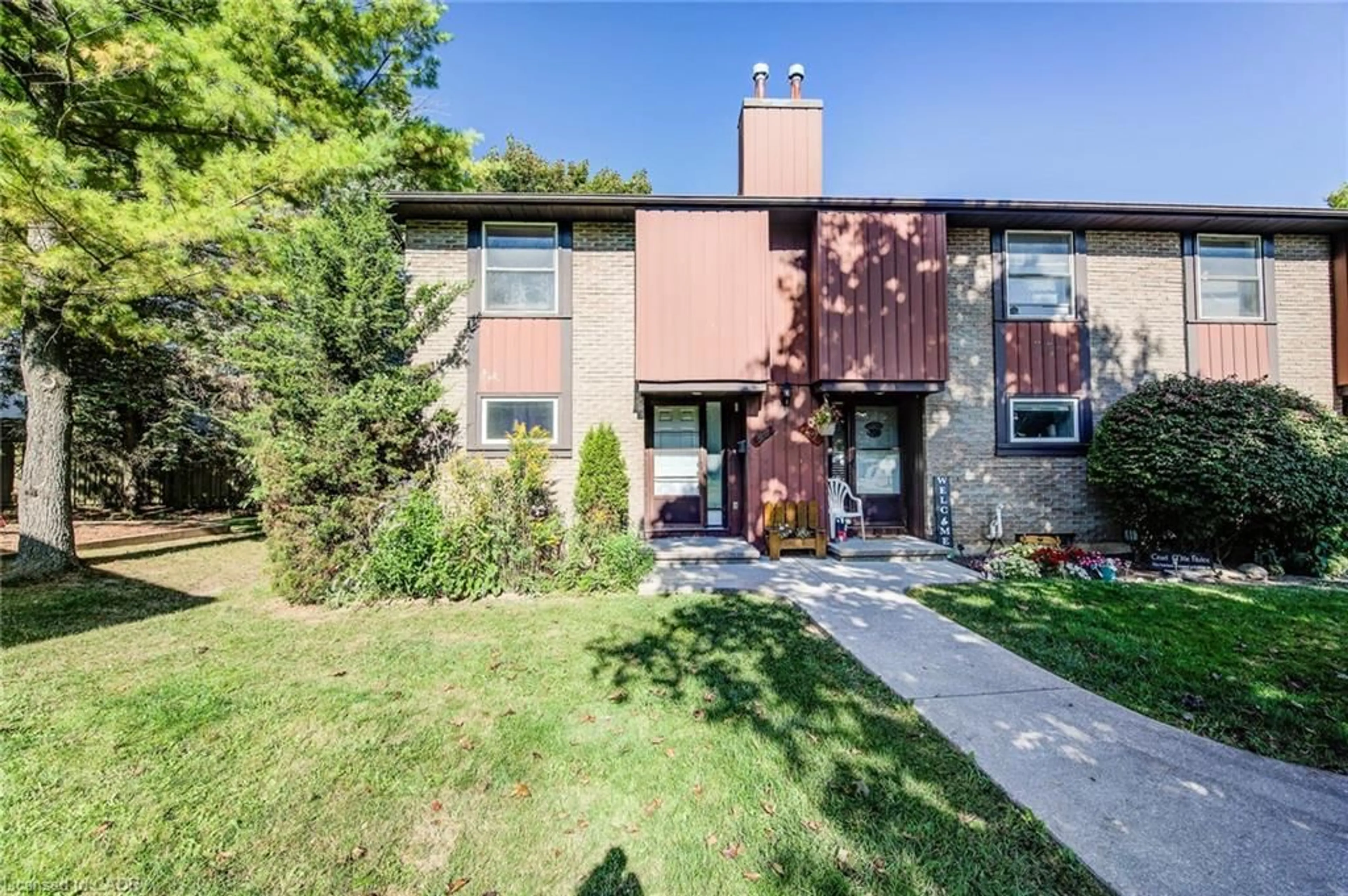Home with brick exterior material, street for 539 Willow Rd #48, Guelph Ontario N1H 7G3