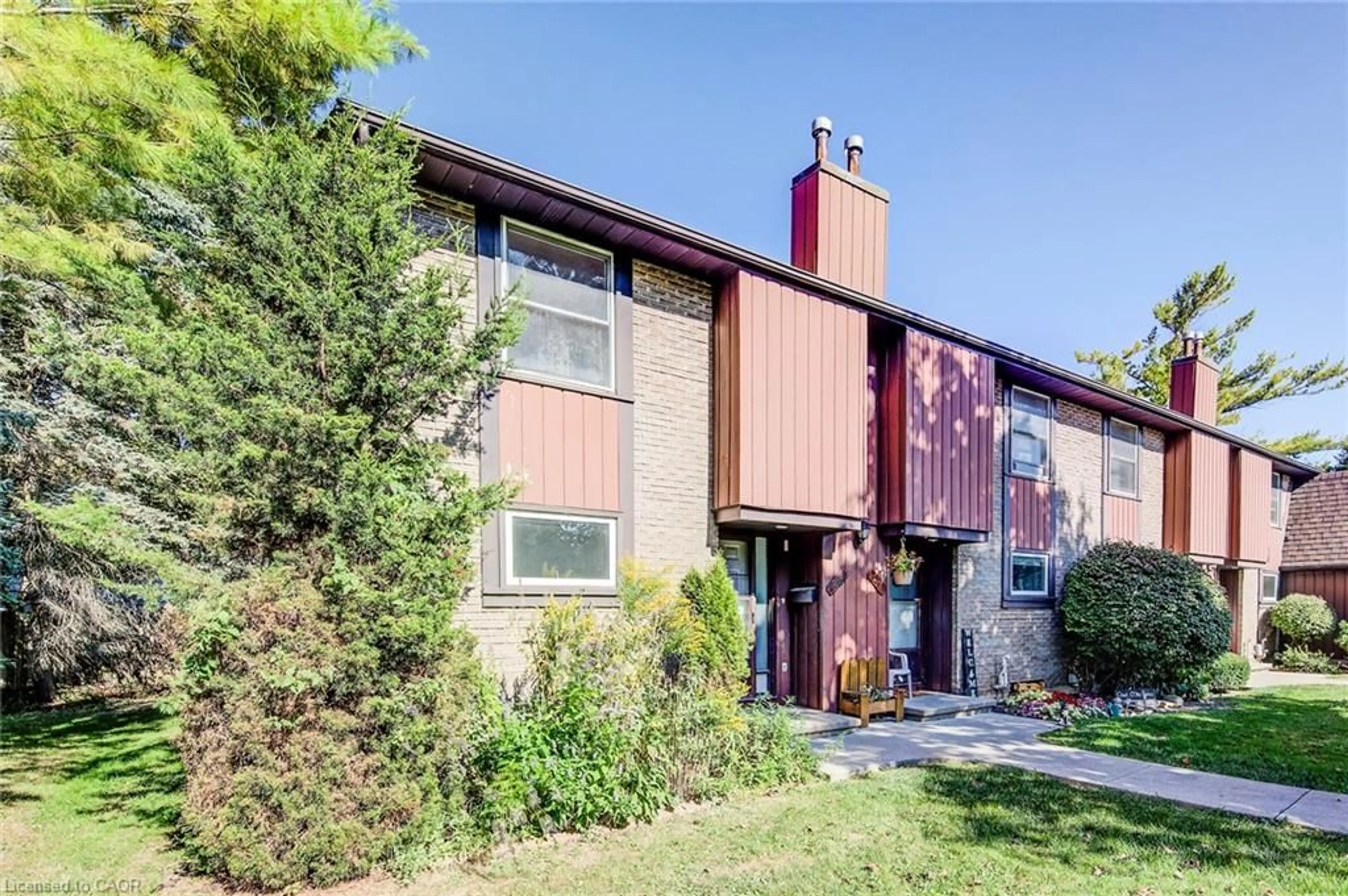 Home with brick exterior material, street for 539 Willow Rd #48, Guelph Ontario N1H 7G3