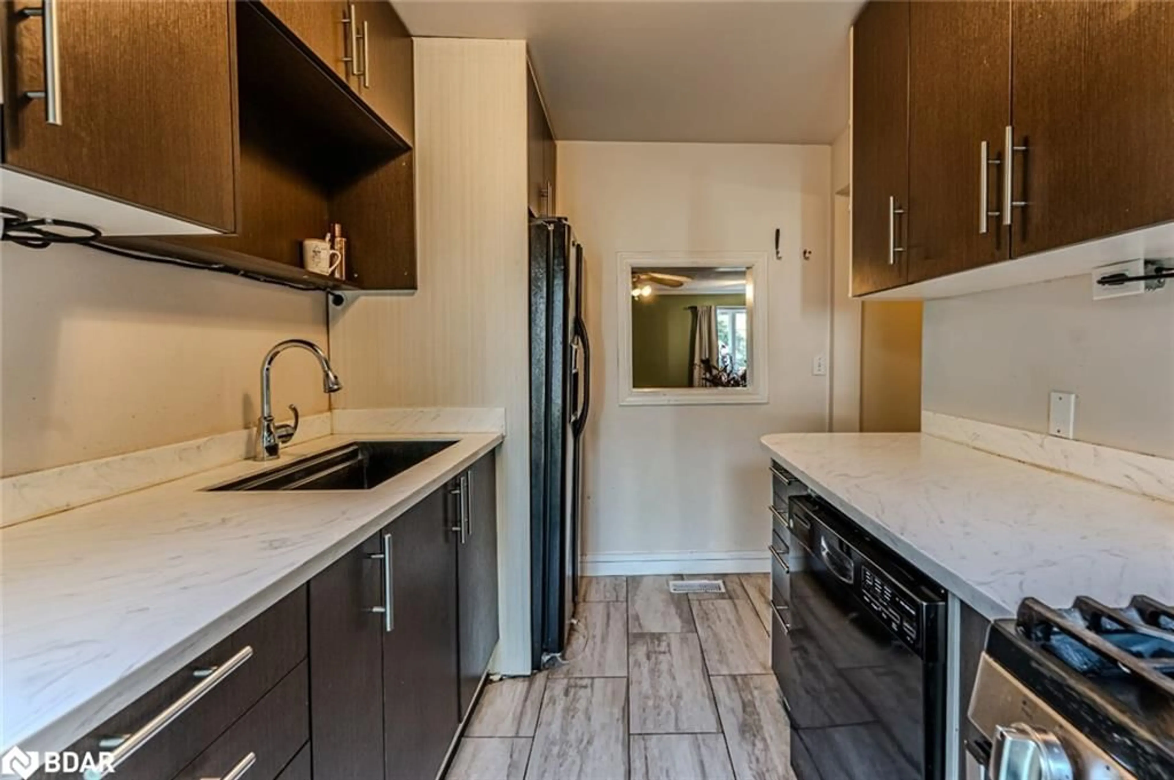 Standard kitchen, ceramic/tile floor for 30 North St, Barrie Ontario L4M 2R9