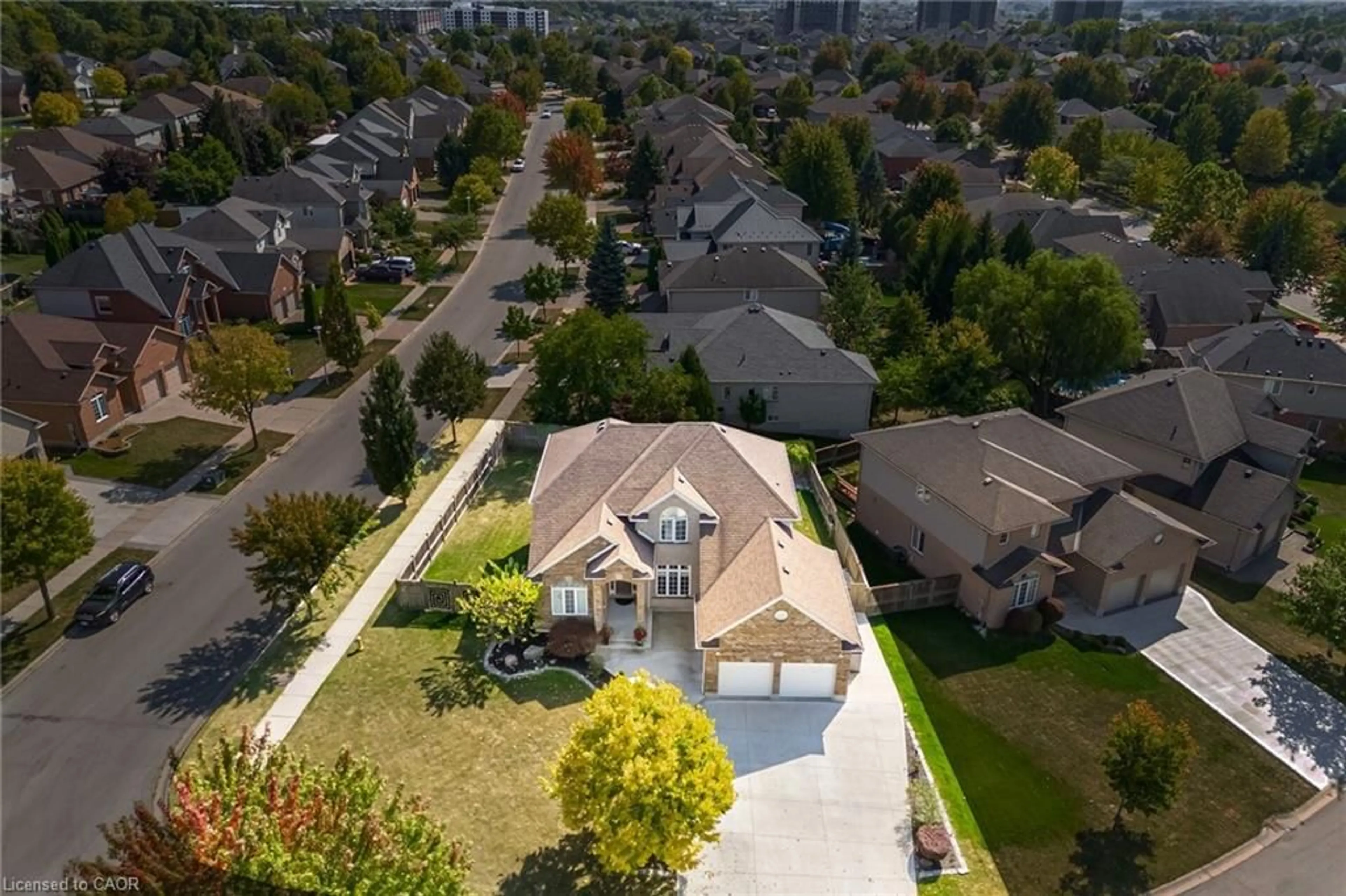 A pic from outside/outdoor area/front of a property/back of a property/a pic from drone, street for 908 Gabor St, London Ontario N6K 4V6