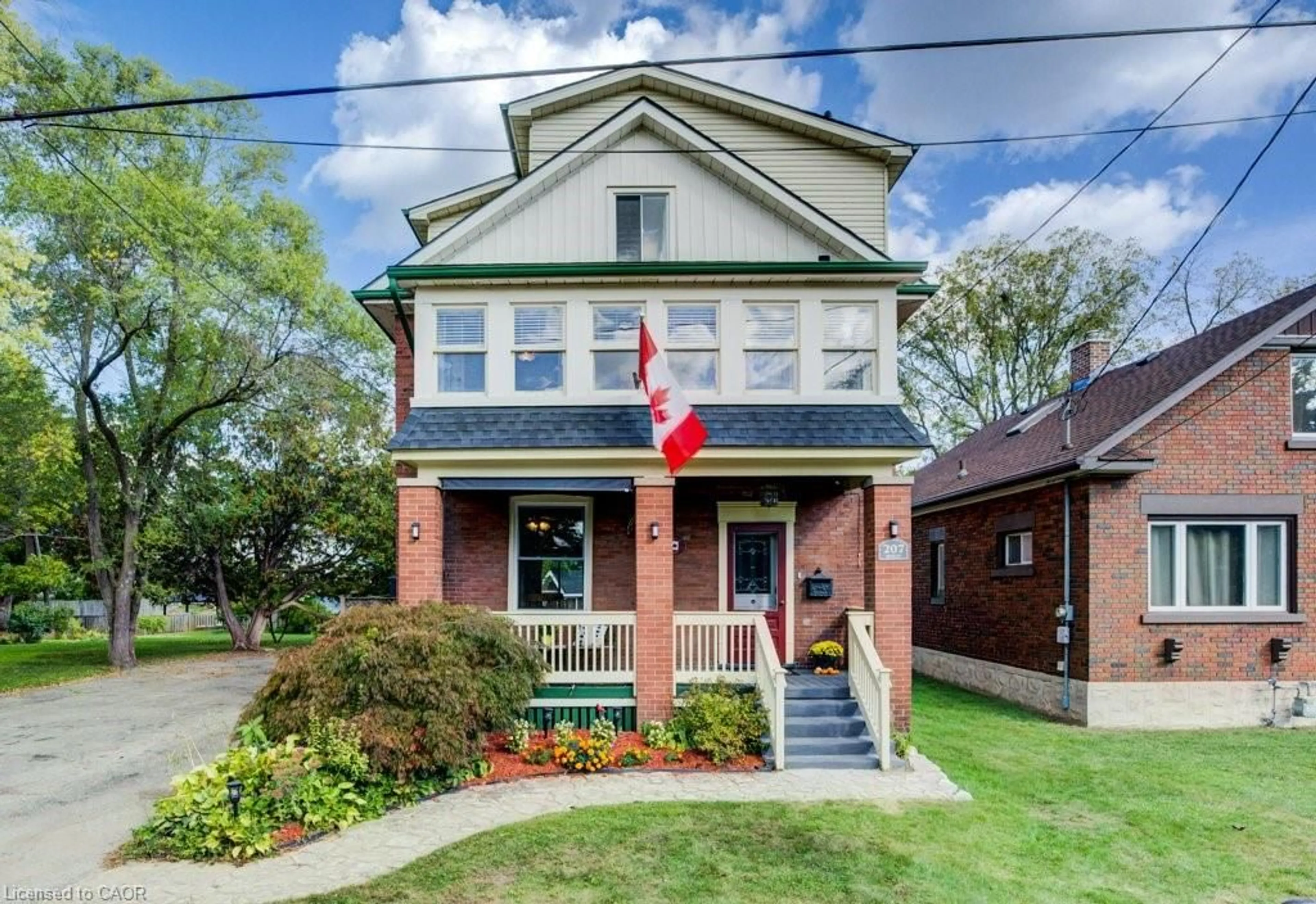 Home with brick exterior material, street for 207 Hedley St, Cambridge Ontario N3H 3X9