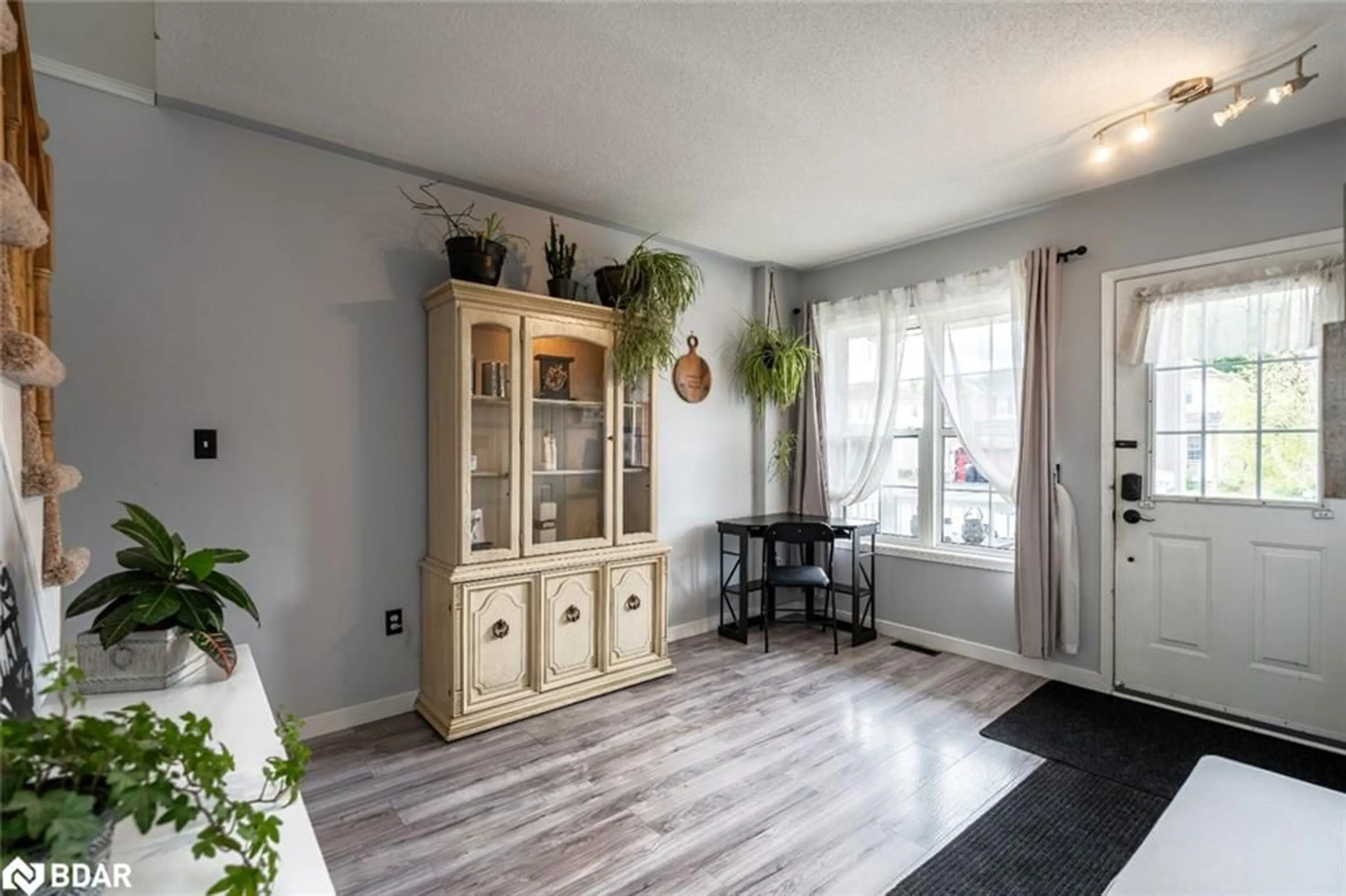 Unknown for 10 Truax Cres, Angus Ontario L3W 0B9