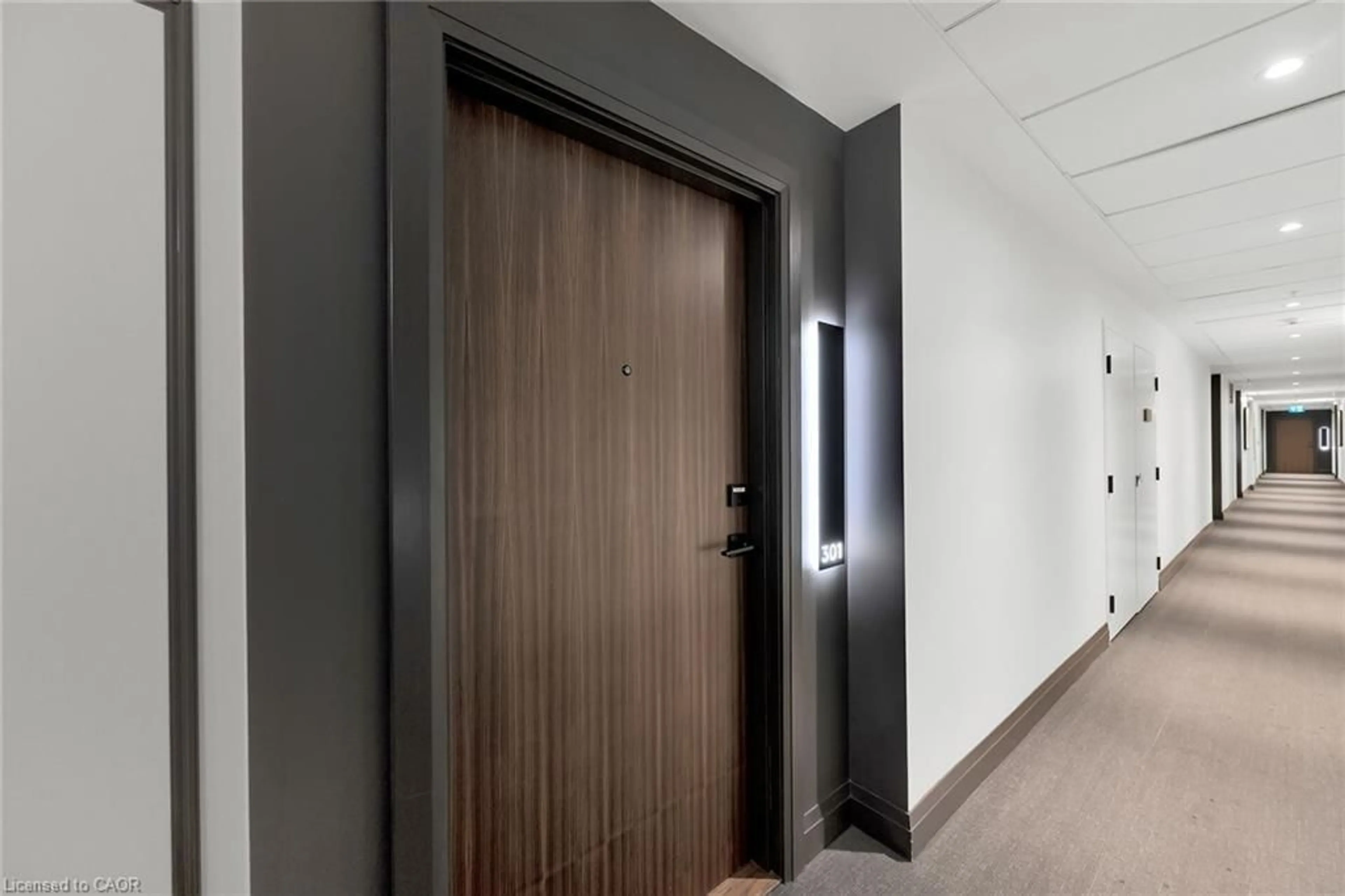 Indoor foyer for 121 Highway 8 #301, Stoney Creek Ontario L8E 5B7