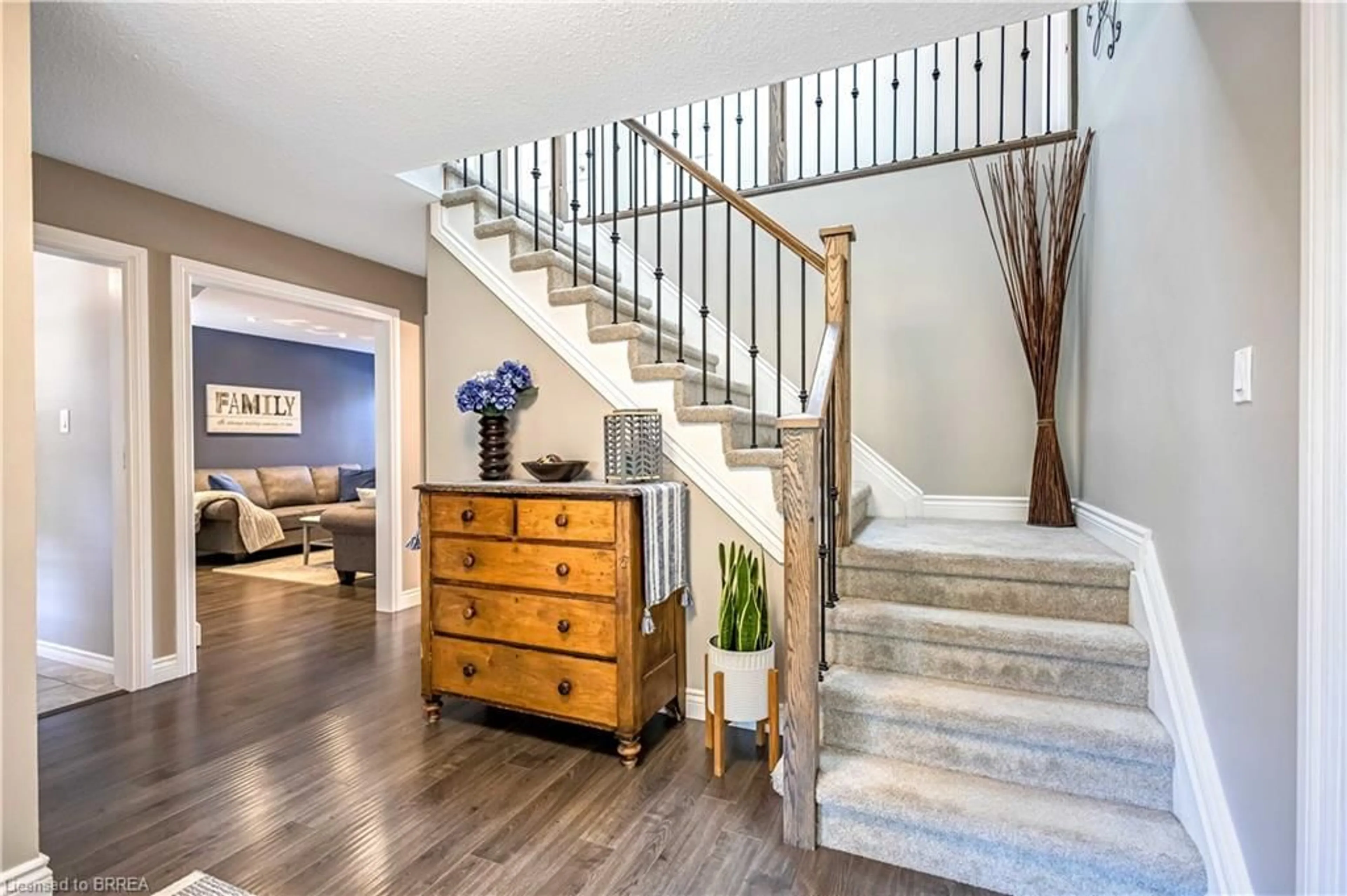 Indoor entryway for 15 Candlewood Dr, Brantford Ontario N3R 6A2