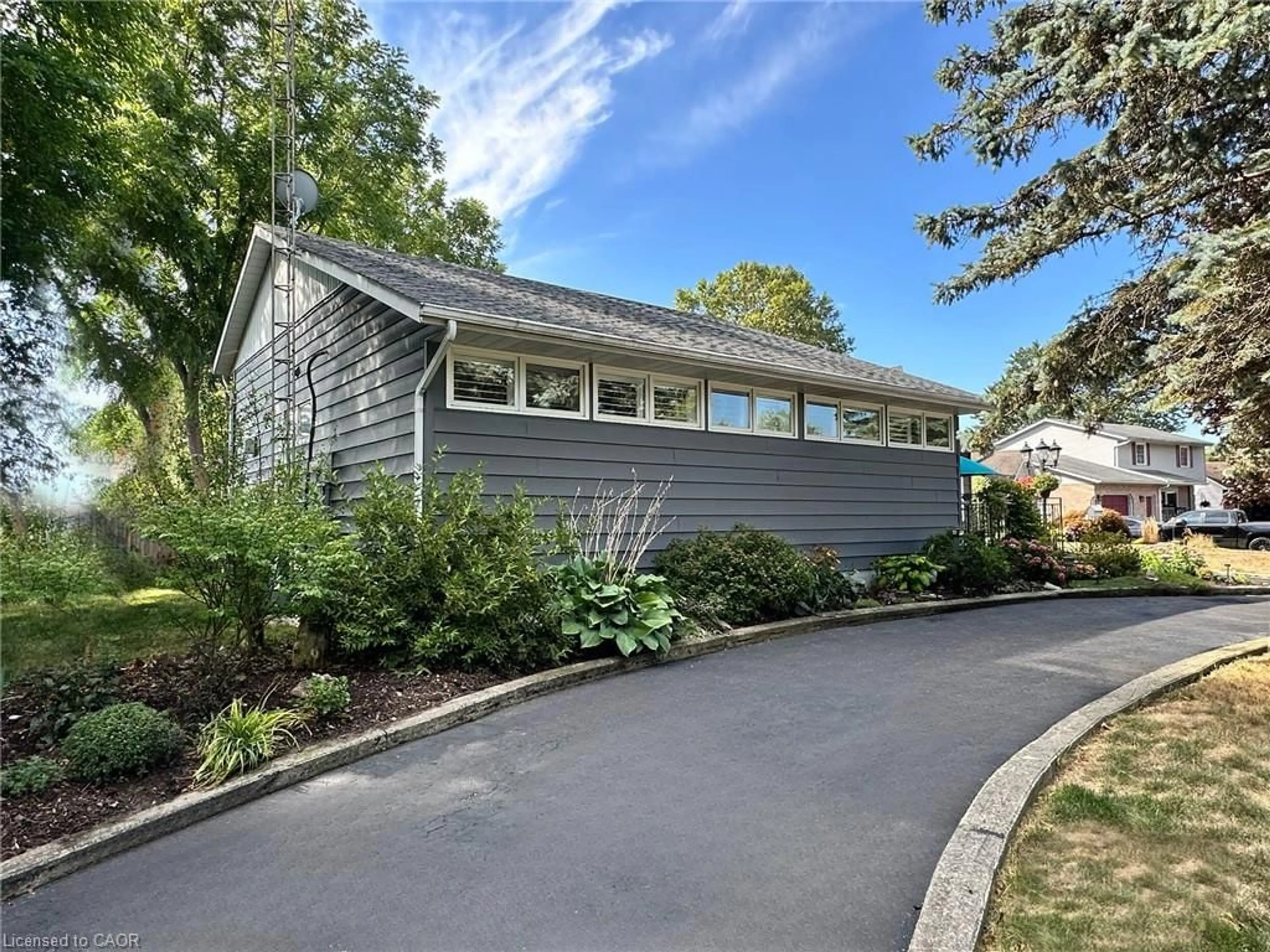 Home with vinyl exterior material, street for 102 Jarrett Pl, Dunnville Ontario N1A 3E5