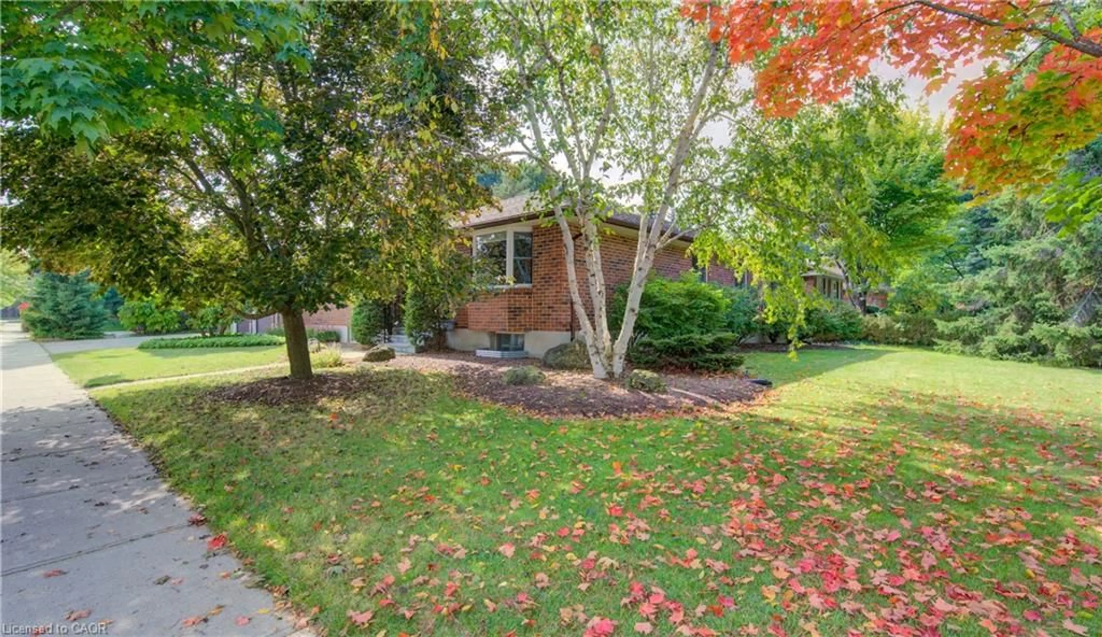 Home with brick exterior material, street for 252 Old Abbey Rd, Waterloo Ontario N2K 2W6
