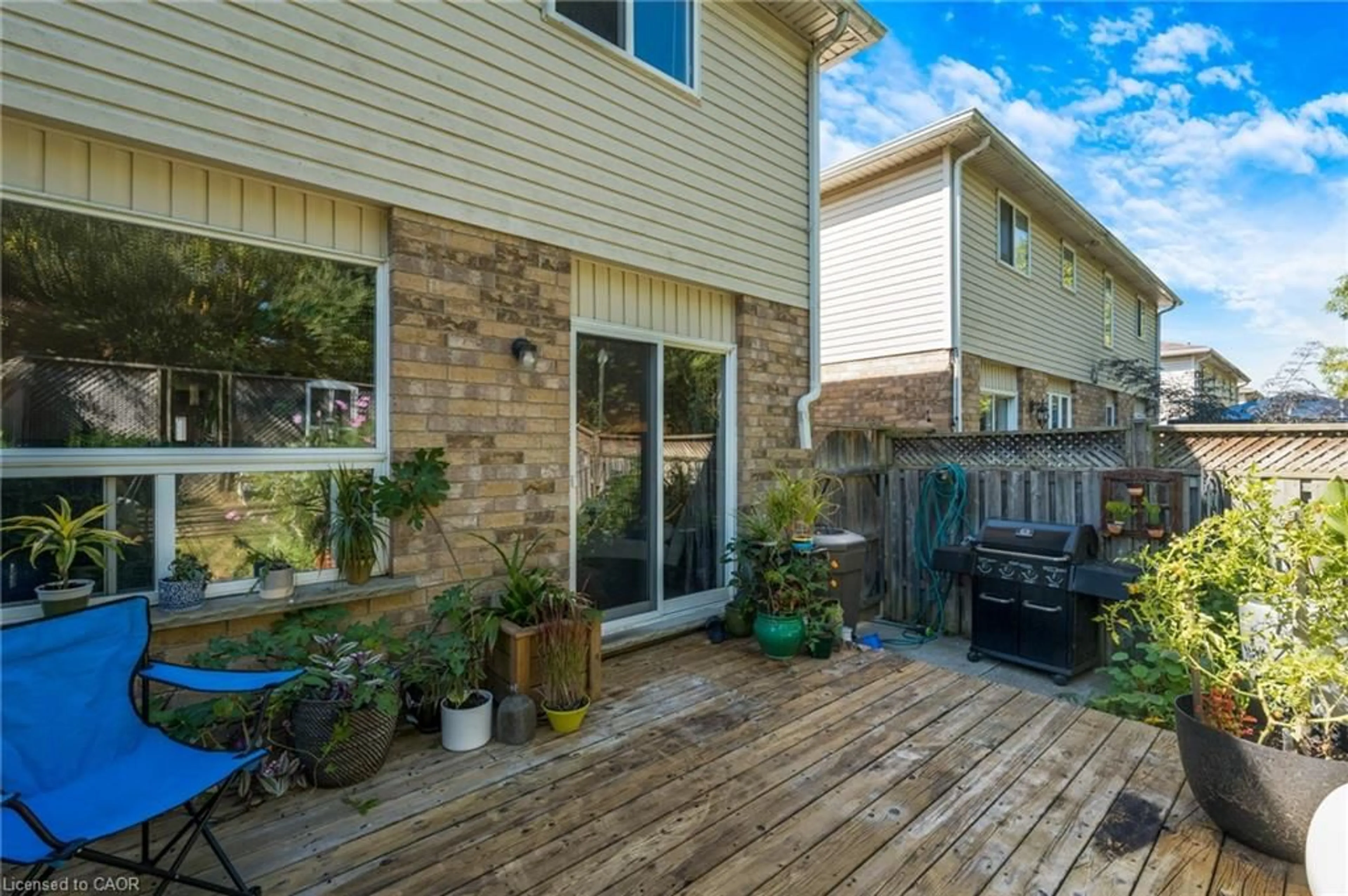 Patio, street for 33 Critcher Ave, Cambridge Ontario N1T 2C5