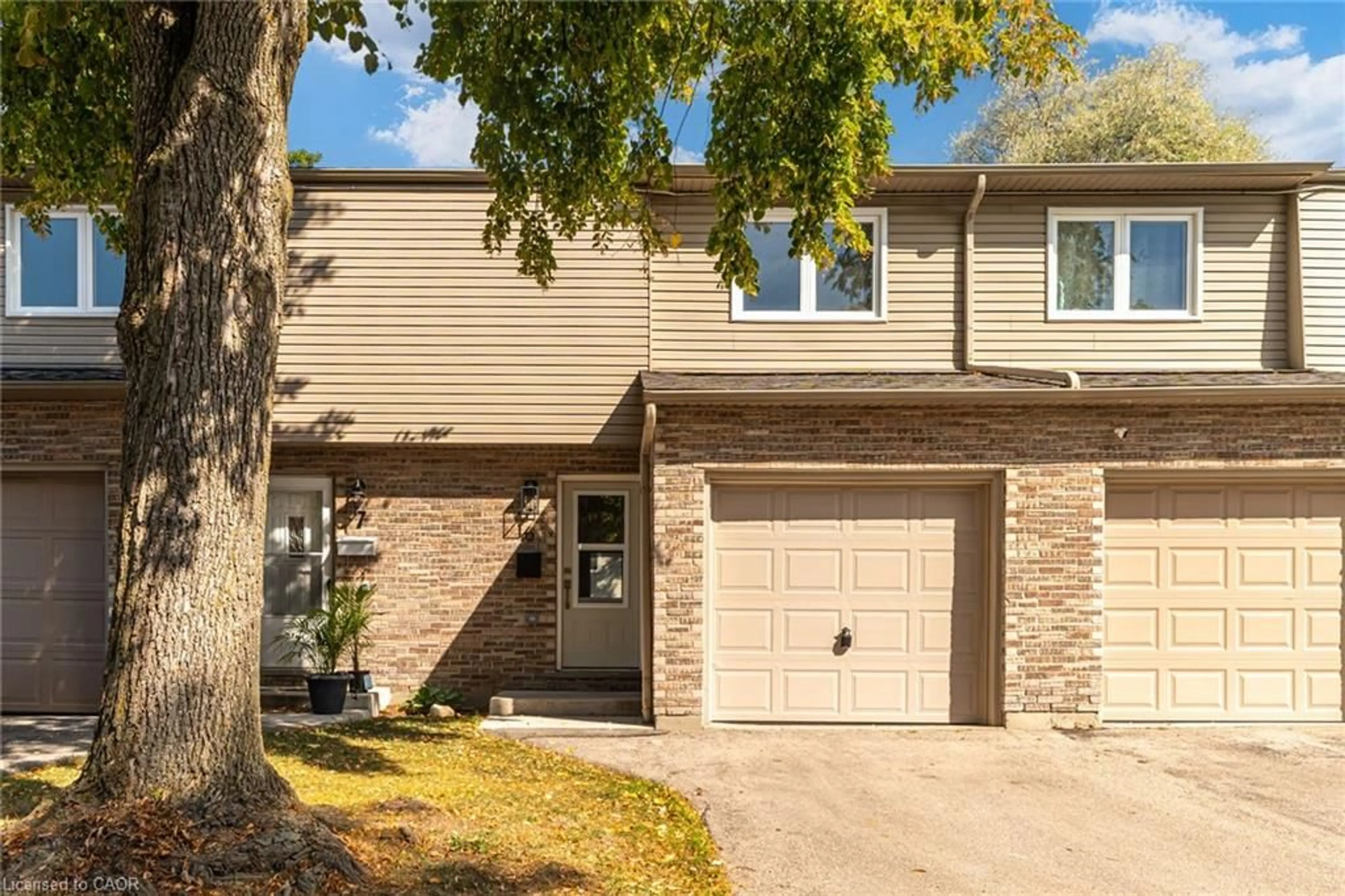 Home with brick exterior material, street for 1396 Upper Ottawa St #6, Hamilton Ontario L8W 1R1