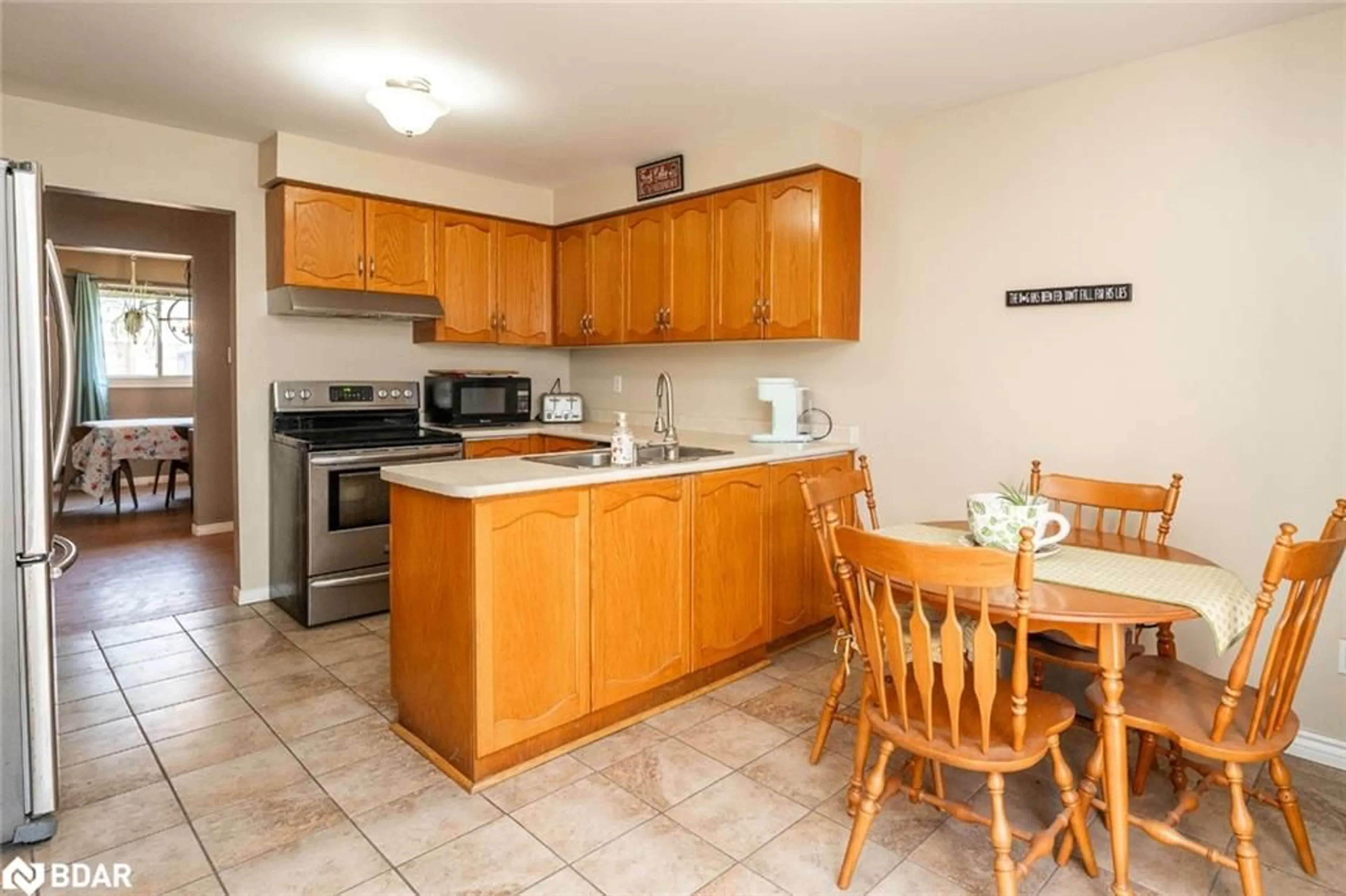 Standard kitchen, unknown for 51 Nottawasaga Dr, Angus Ontario L0M 1B0