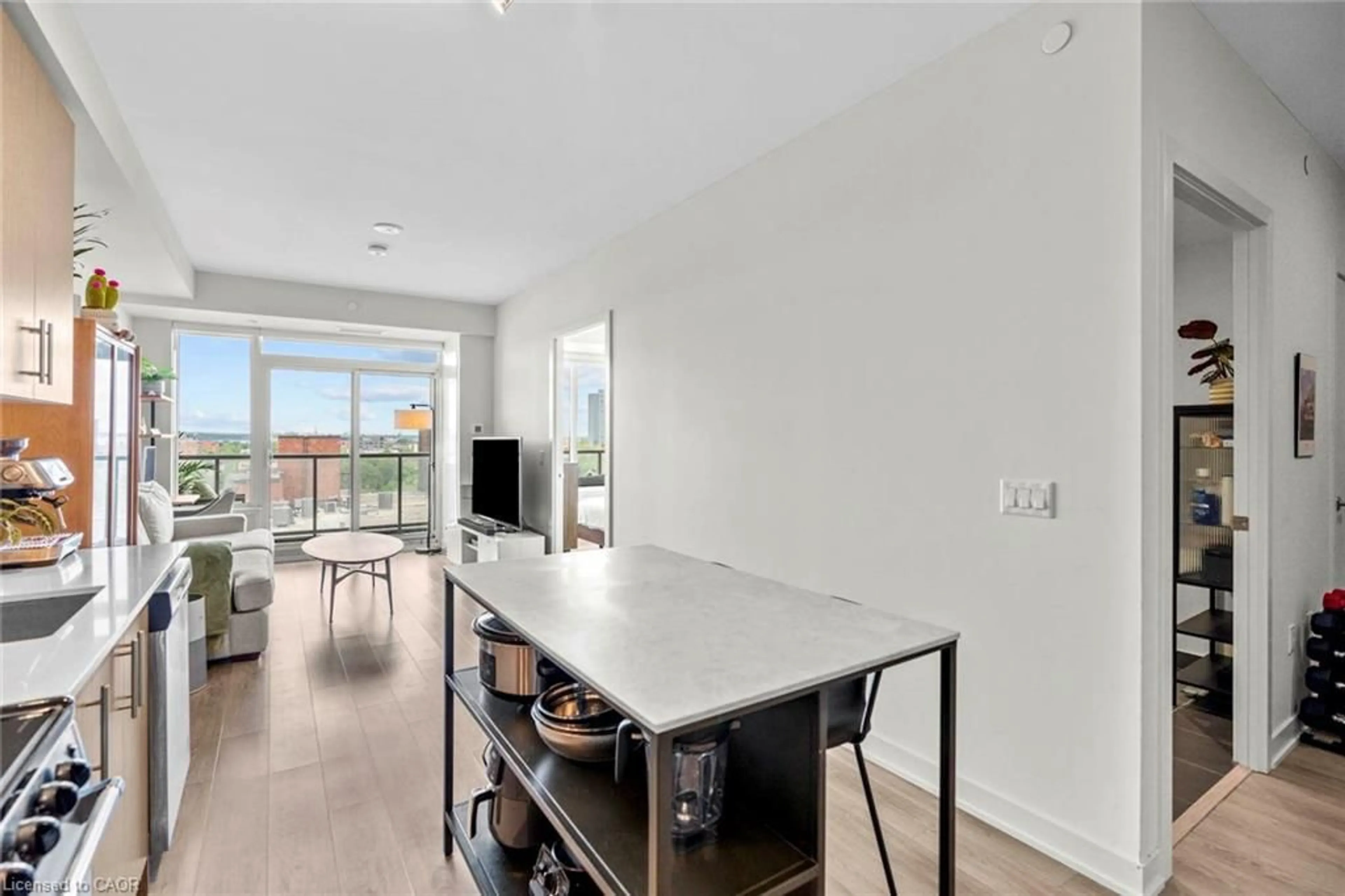 Open concept kitchen, unknown for 212 King William St #818, Hamilton Ontario L8N 1B5