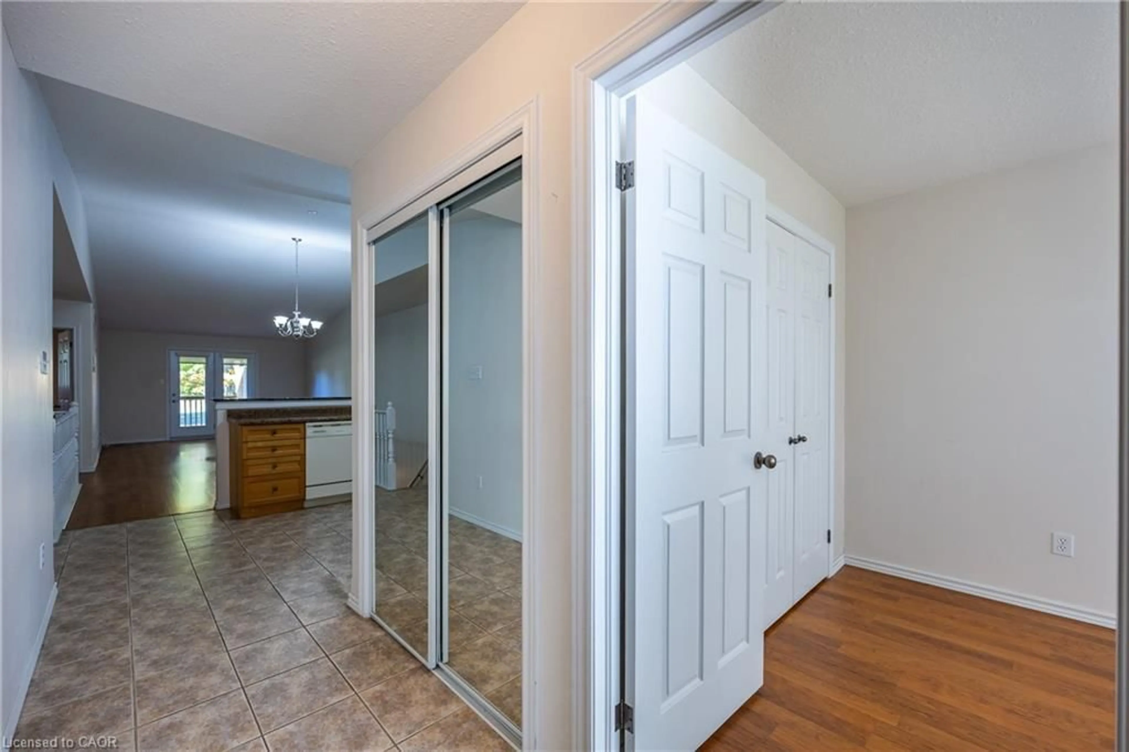 Indoor entryway for 510 Queensway #5, Simcoe Ontario N3Y 4R4